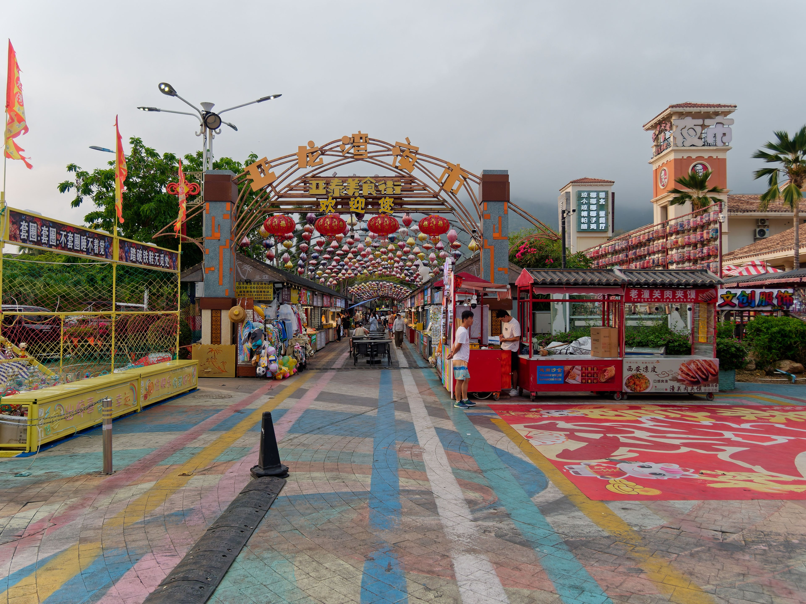 Хайнань 2026, «Food Street» ночная улица еды в Ялунване. Фотопрогулки по Миру