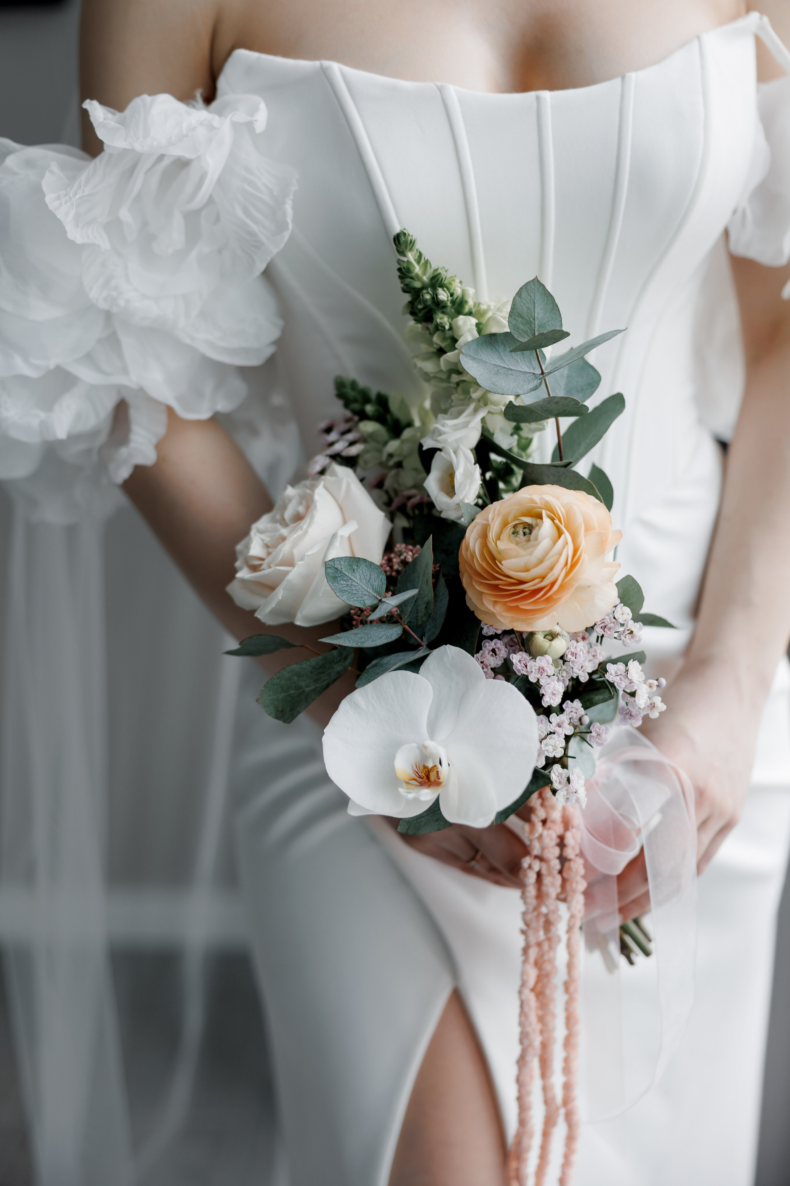  Букет невесты на заказ, букет для невесты Москва, свадебный флорист, флорист на свадьбу, сборка букета на свадьбу, ручная работа, букет для невесты ручной работы, букет невесты ручной работы . бутоньерка жениха в подарок, авторский букет для невесты, современный букет невесты. . авторский букет невесты, современный букет невесты, невеста 2025,  букет невесты, свадебный букет, свадьба 2025, свадебный букет, свадебный букет невесты, флорист на свадьбу, флорист фрилансер, флорист москва, ручная работа, яркий букет невесты, современный букет невесты, весенний букет невесты, антуриум, амарант, французские тюльпаны, аллиум, гиацинт, флорист на свадьбу, хороший флорист, флорист фрилансер, букет по фото, флорист профессионал