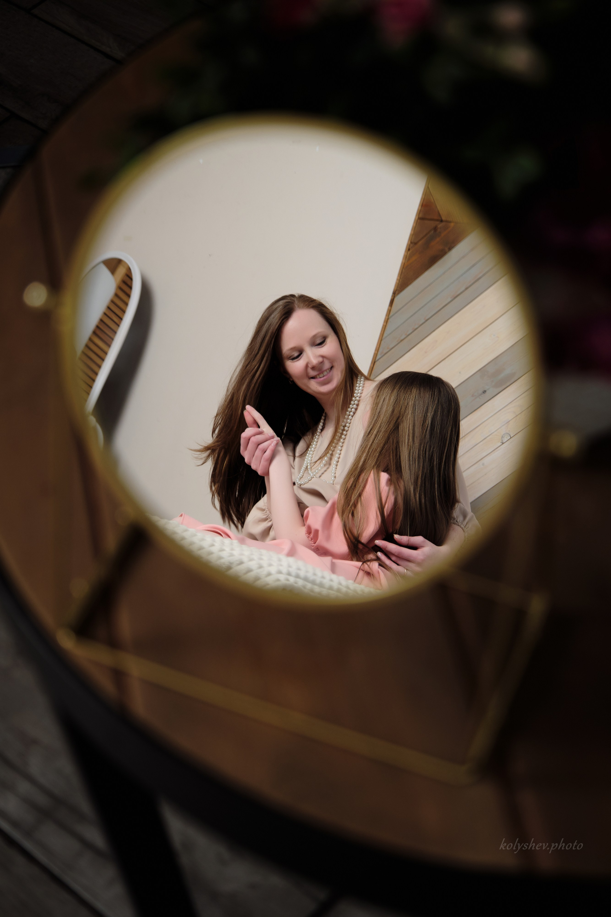 Семейная фотосессия мамы и дочки Надя. Портретный фотограф на новый год в Москве Виктория Колышева