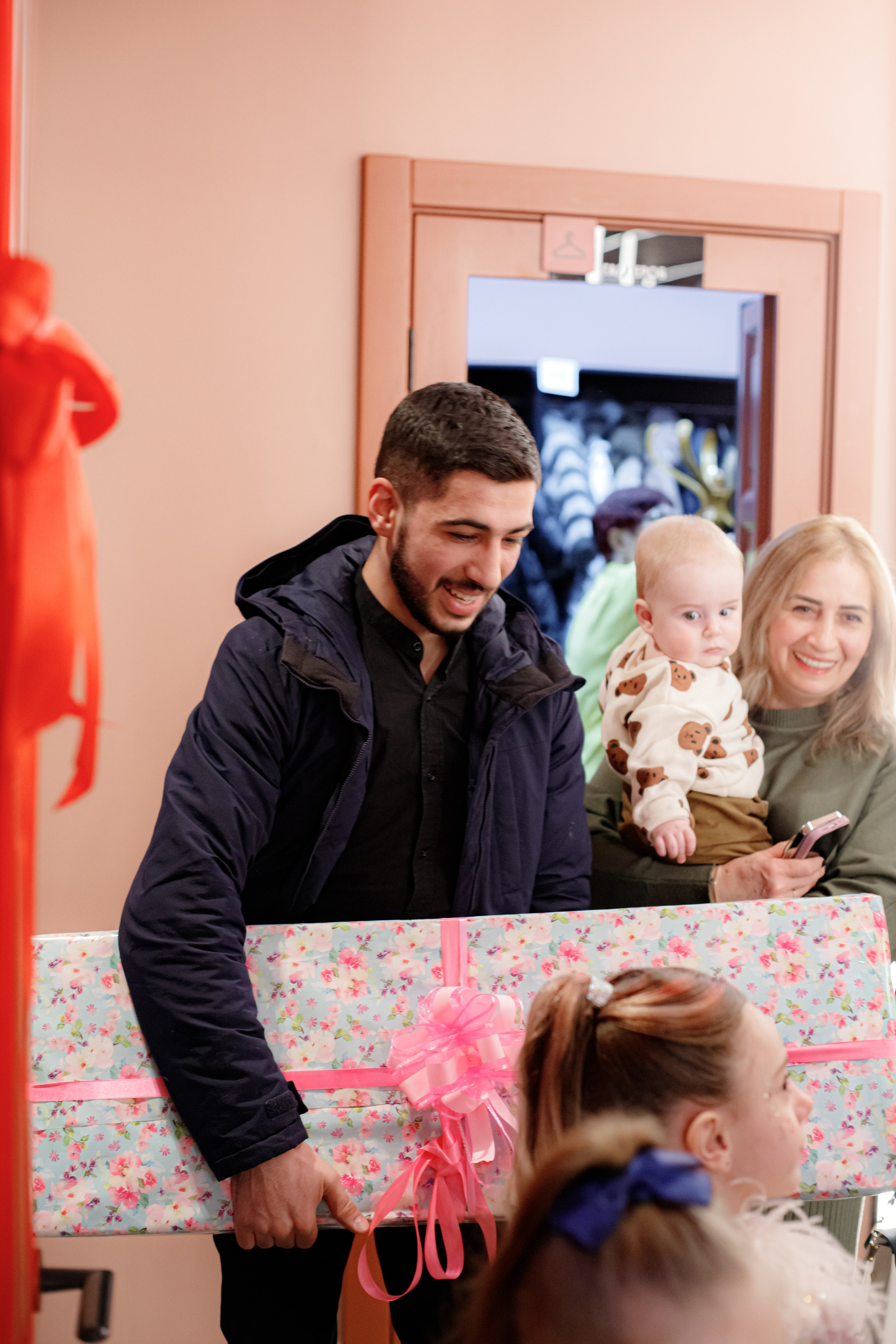 ASIA'S BIRTHDAY PARTY. Photokarish