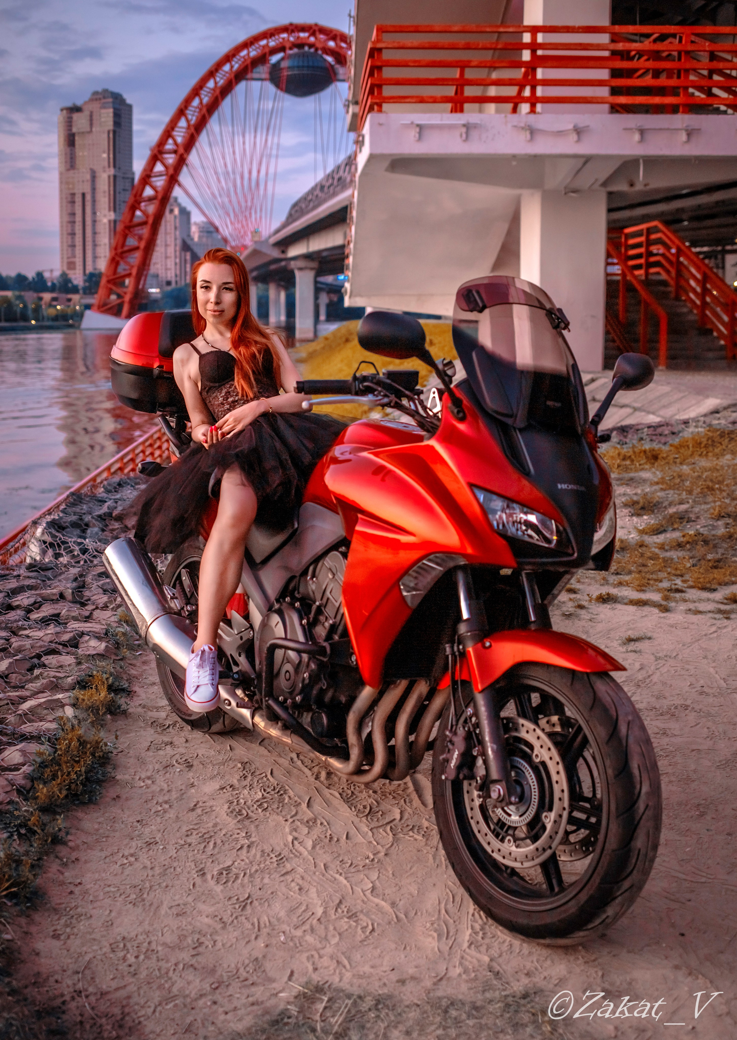 Евгения и мото. Репортажный фотограф, Москва, Закат