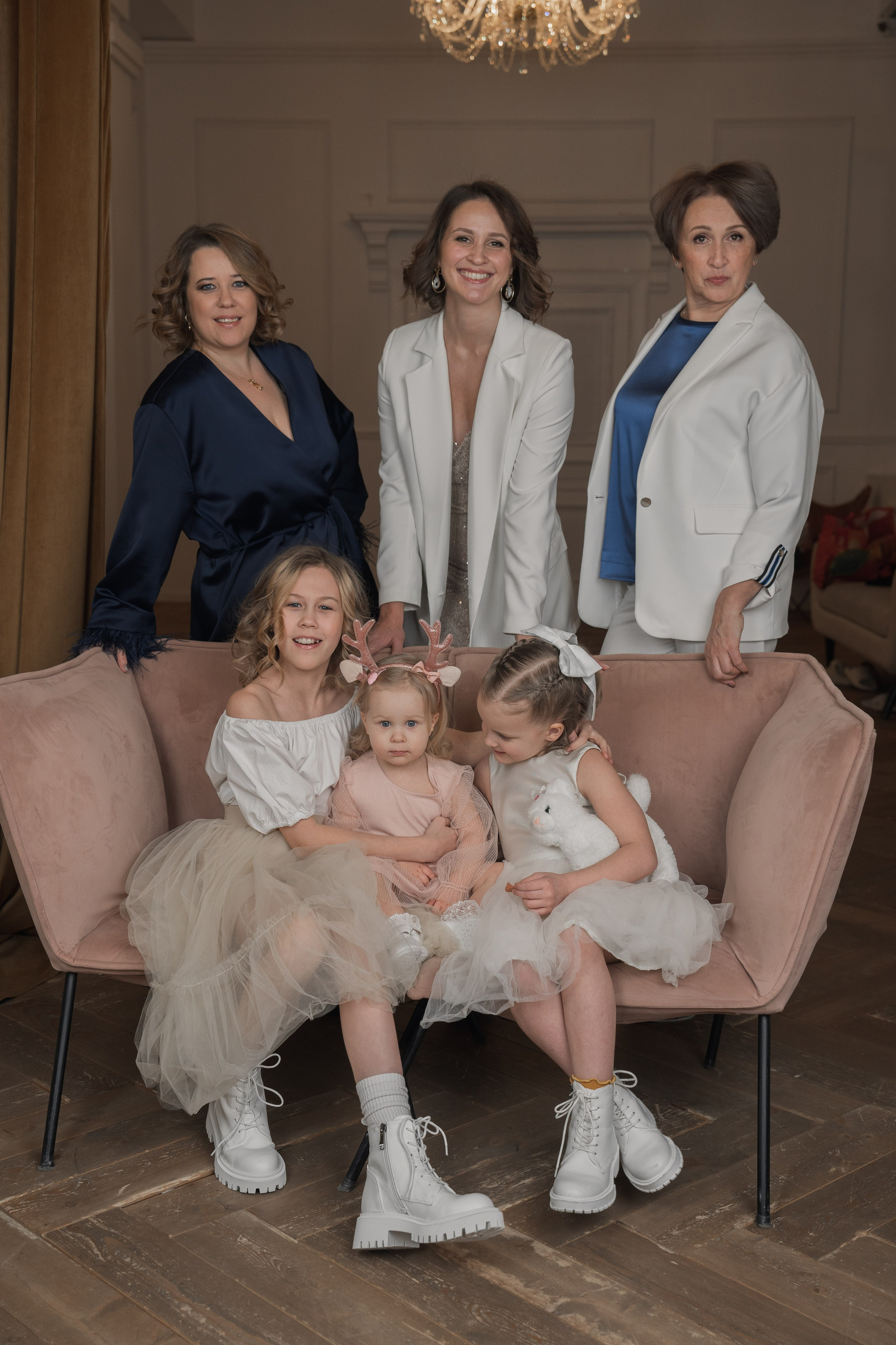 Новогодняя фотосессия большой семьи в студии. Семейный фотограф Екатеринбург Татьяна Девятых