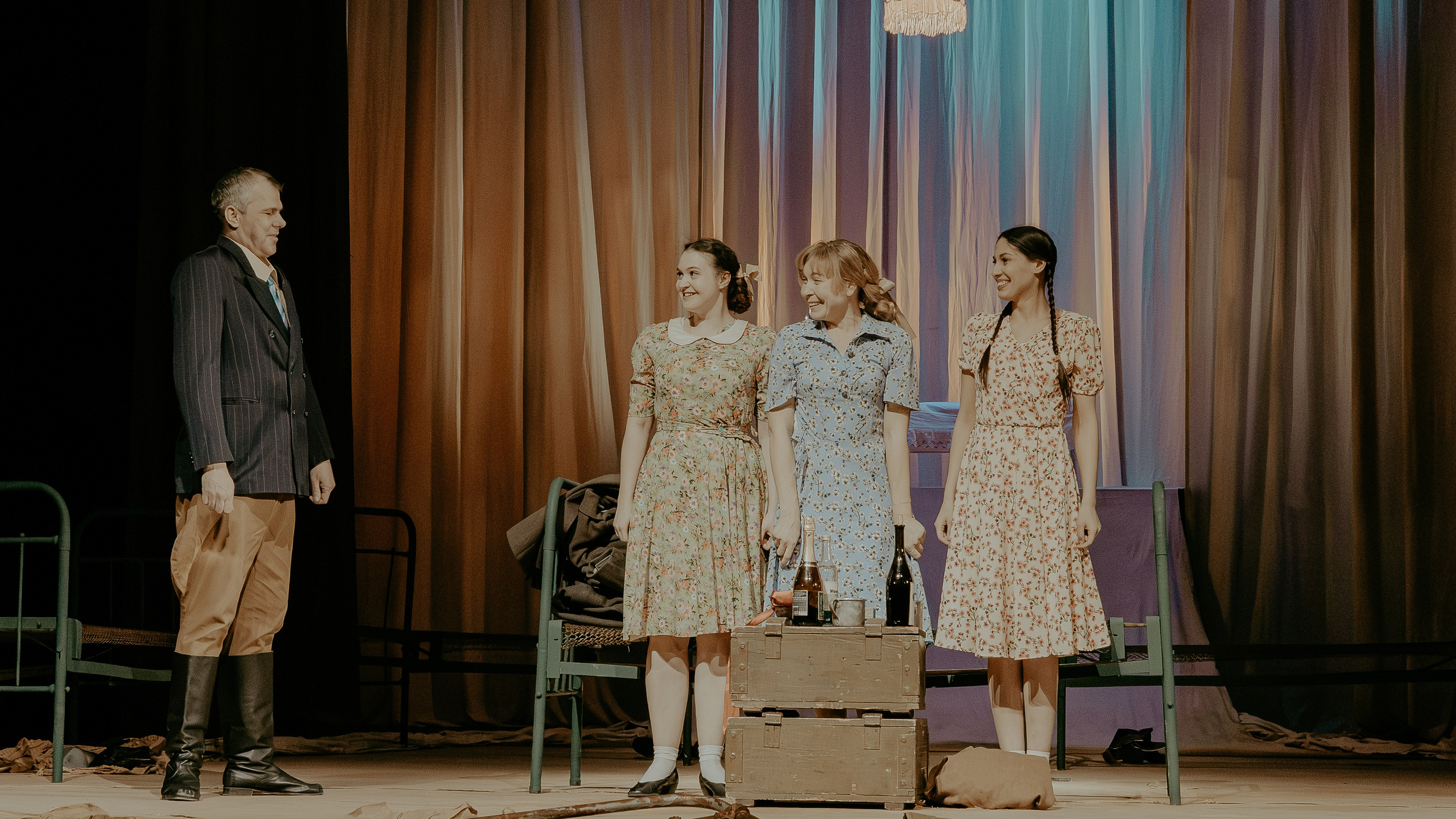 Театр Юного Зрителя " Не покидай меня». Фотограф Марк Файзулин