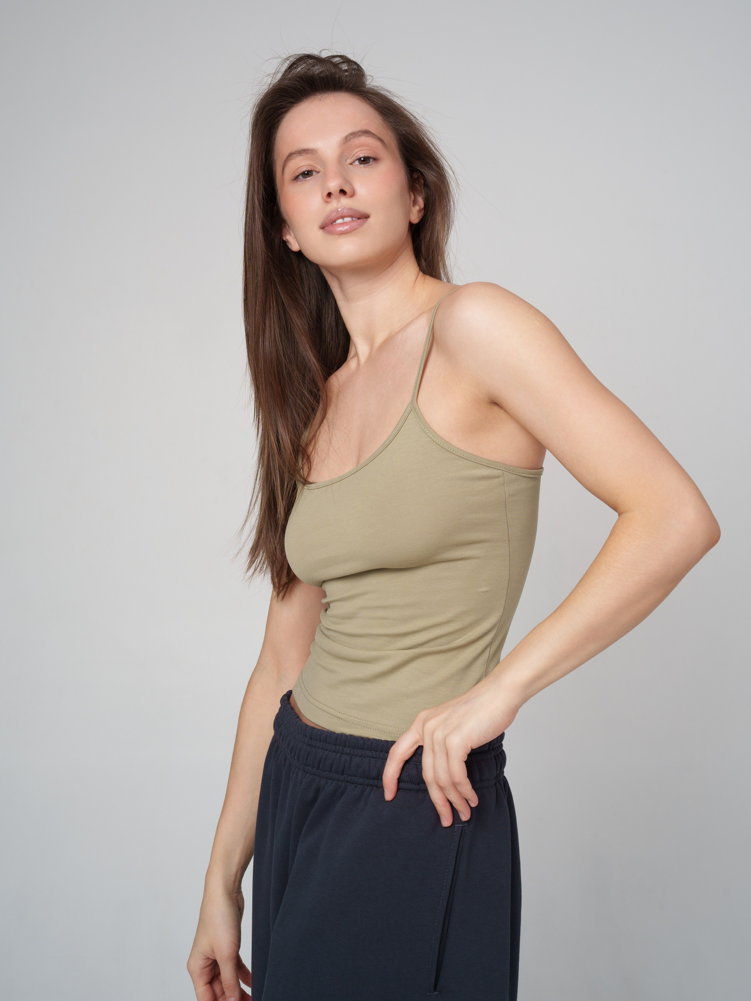 Топы на сером фоне. Иван Упоров — фотограф, рилсмейкер чебоксары