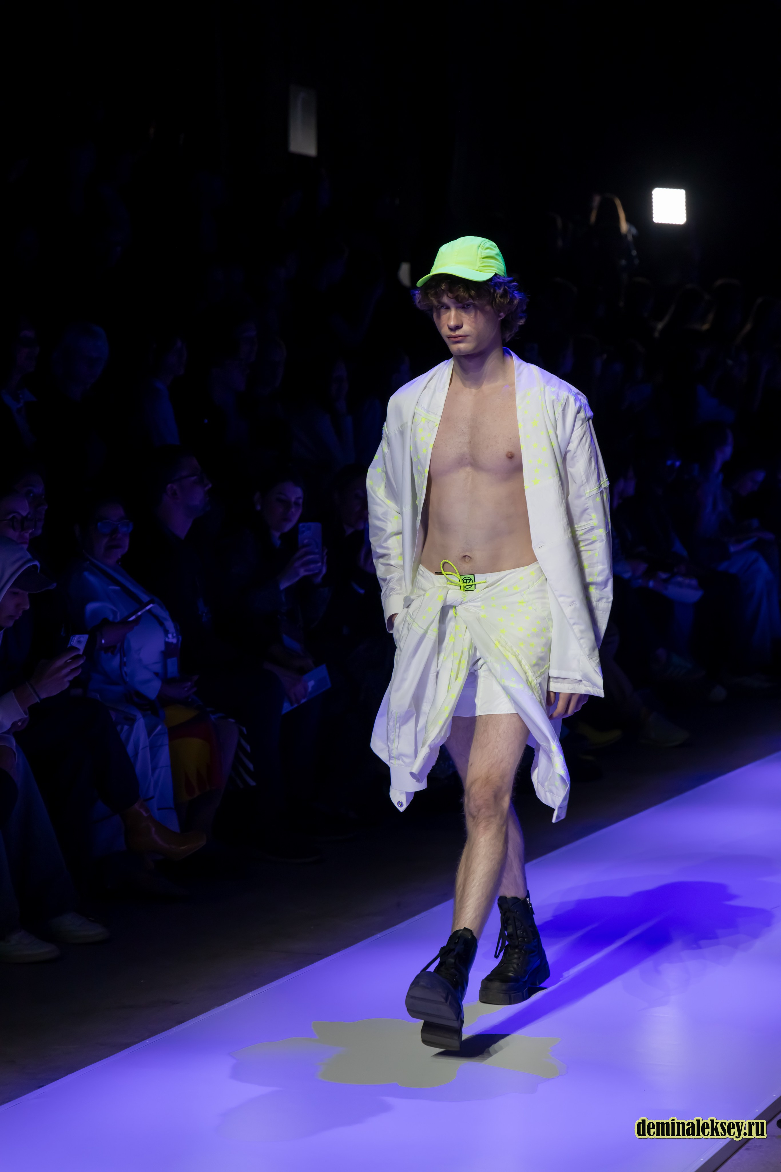 Московская неделя моды 2024 4 октября дизайнер RAEGITAZORO Индонезия. Репортажный, семейный и студийный фотограф в Москве Демин Алексей