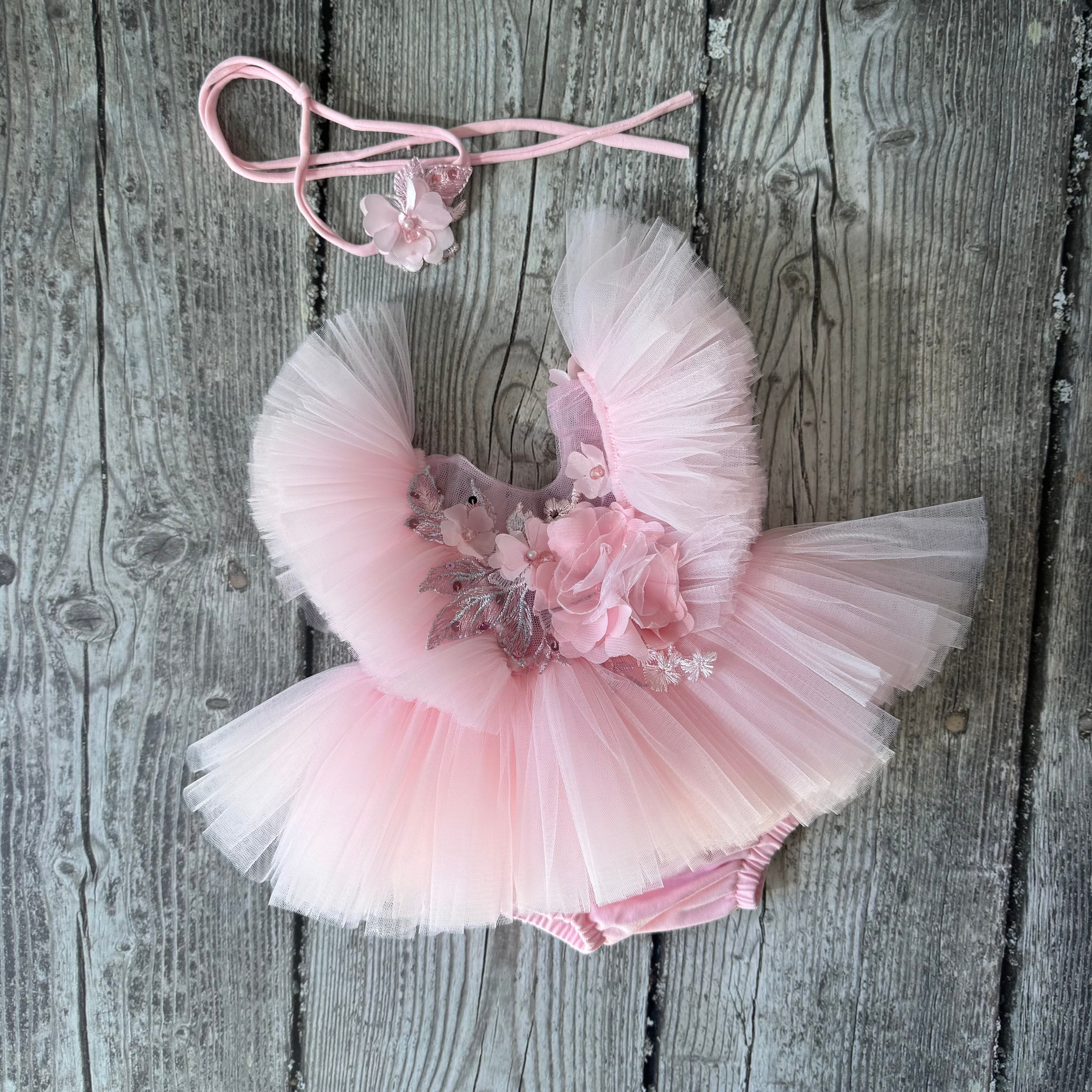 Костюмы и аксессуары для фотосессии новорожденных | Реквизит для съемки newborn в Москве. Фотосессия новорожденных в Москве и Московской области | Профессиональный фотограф newborn — Татьяна Иванова