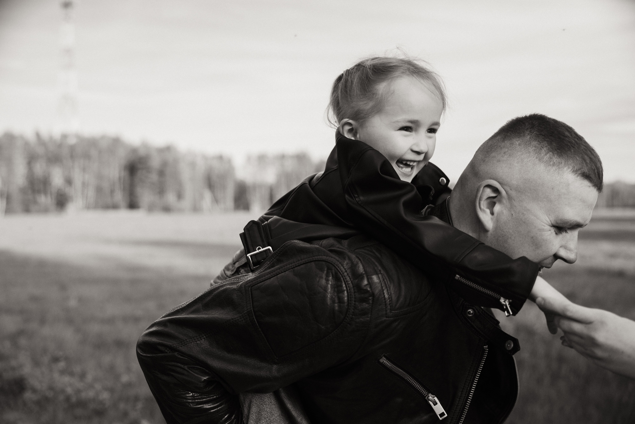 Семейная съёмка с ребенком и воздушным змеем