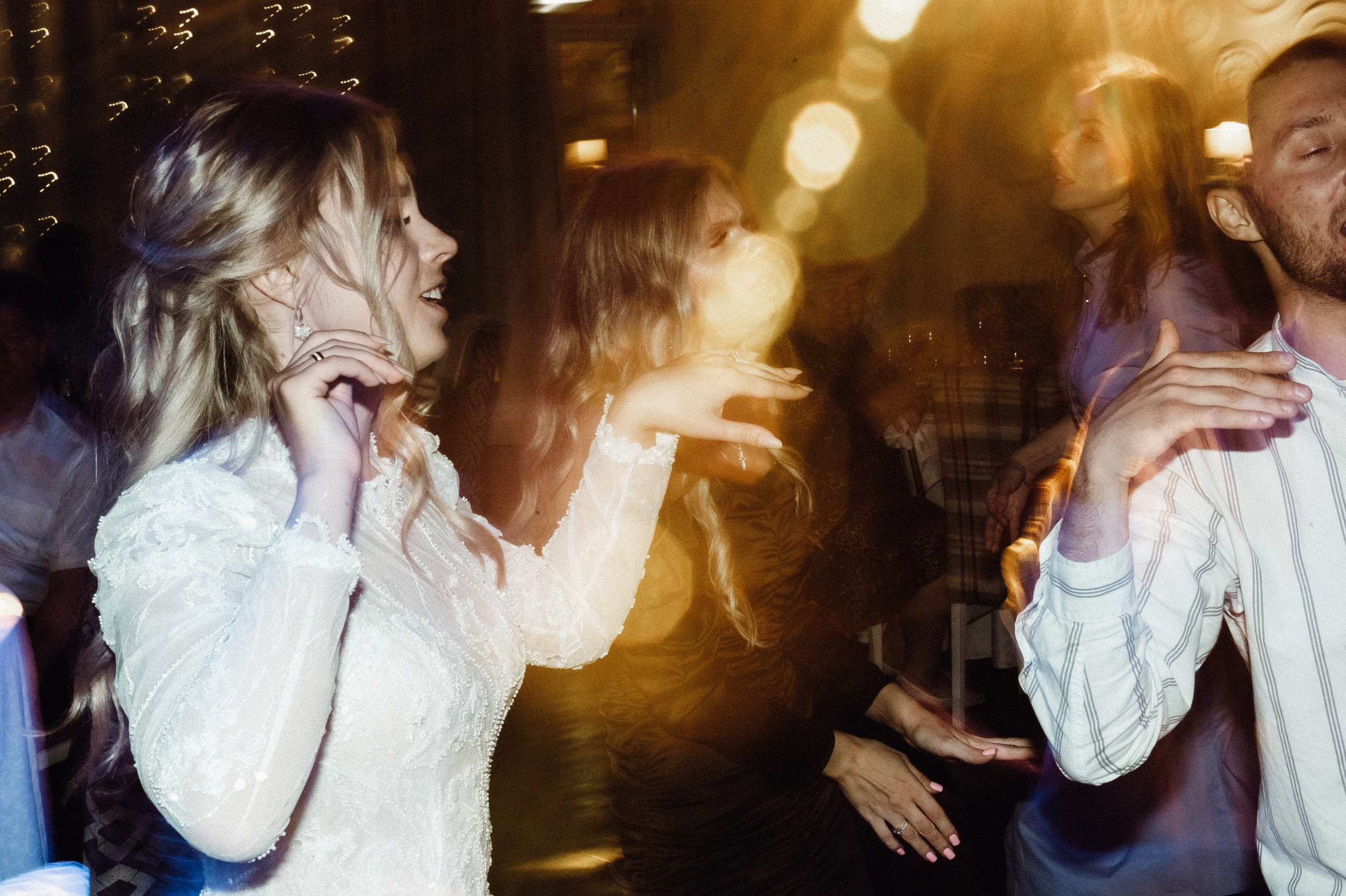 Свадебные фотографии. Фотограф в Барнауле Дарья Бутурлакина. Люби.Цени.Касайся