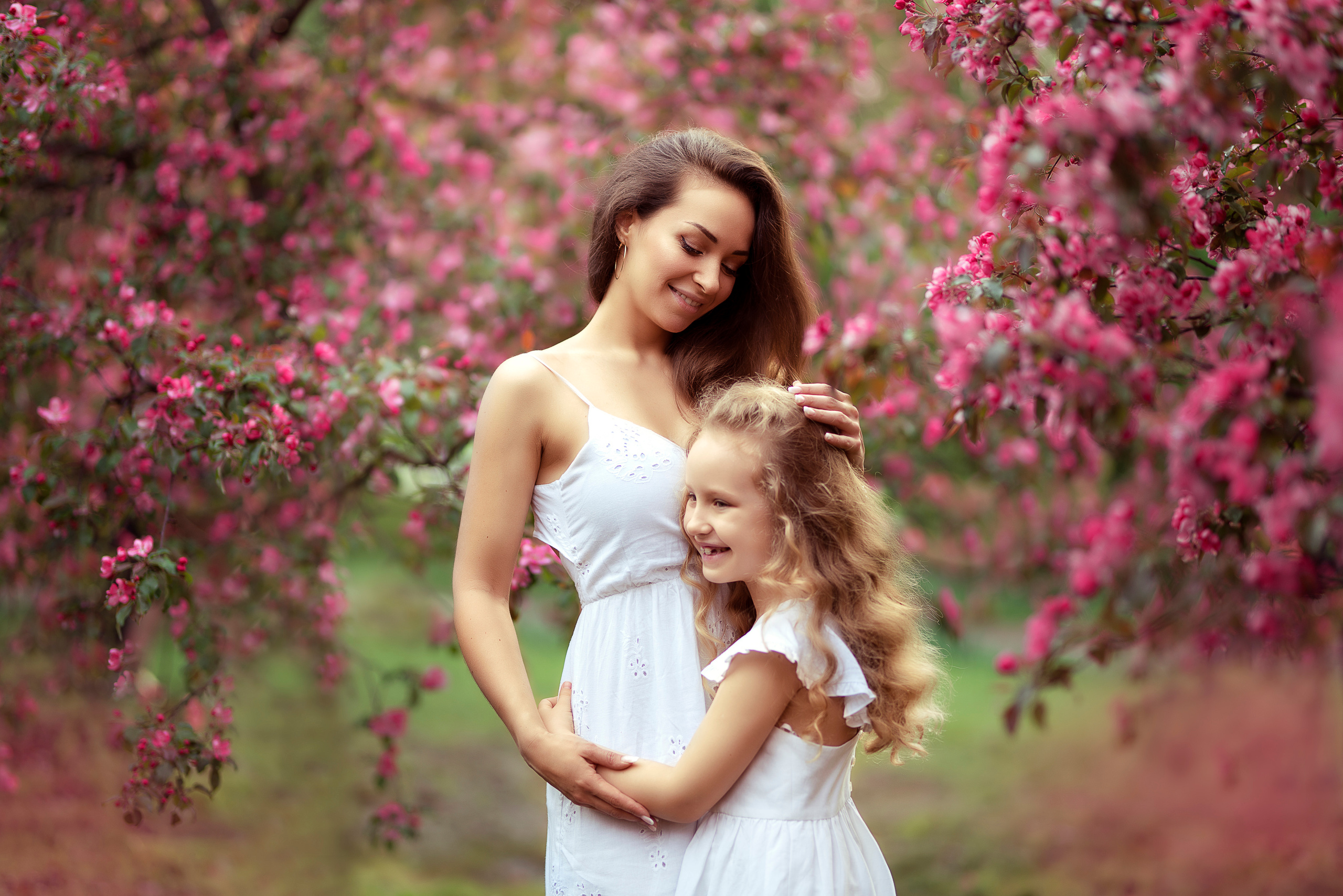 Марина в яблоневом саду. Фотограф Москва Семейные фотосессии Детские фотосессии