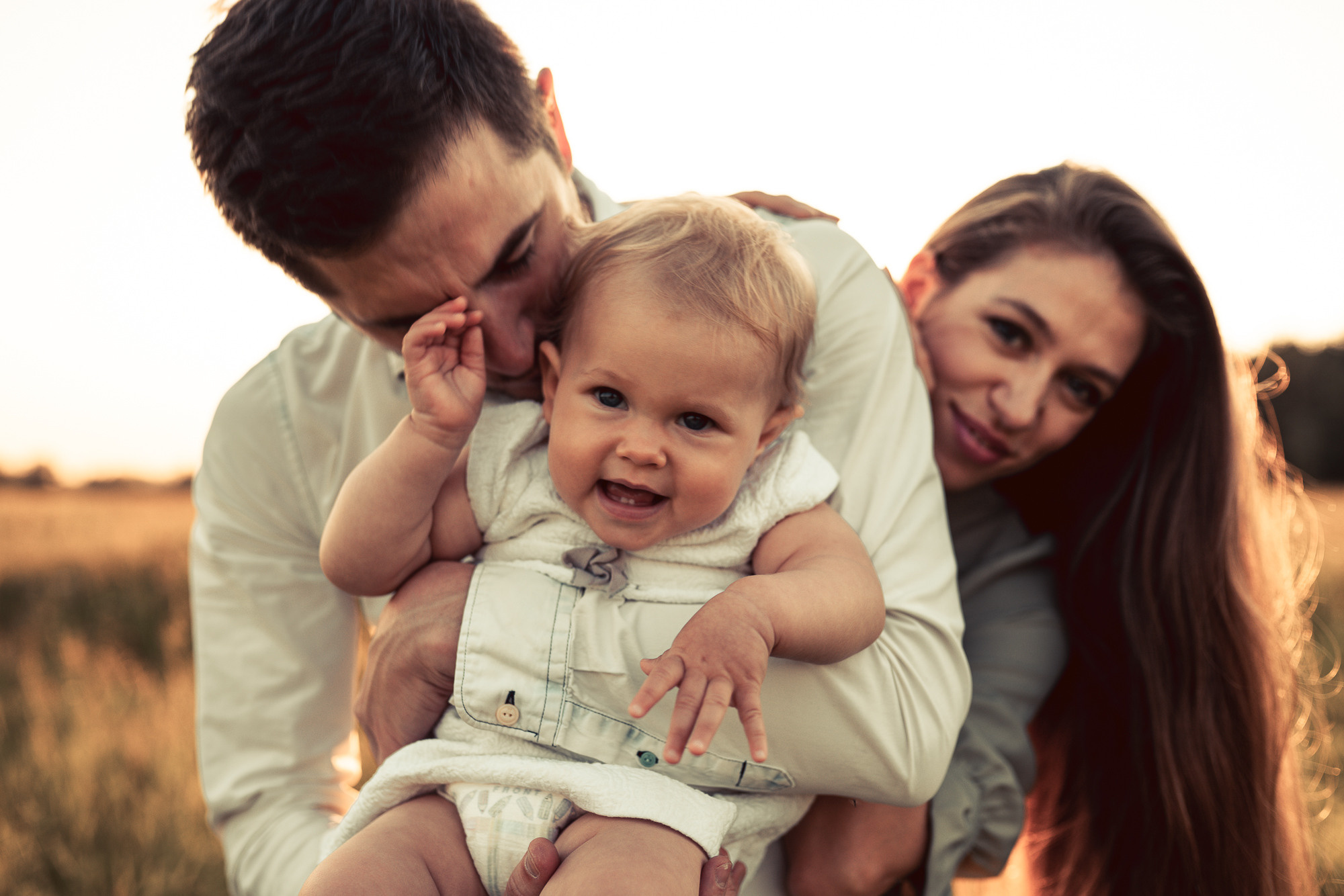 Прогулка в поле. Фотограф Москва Семейные фотосессии Детские фотосессии