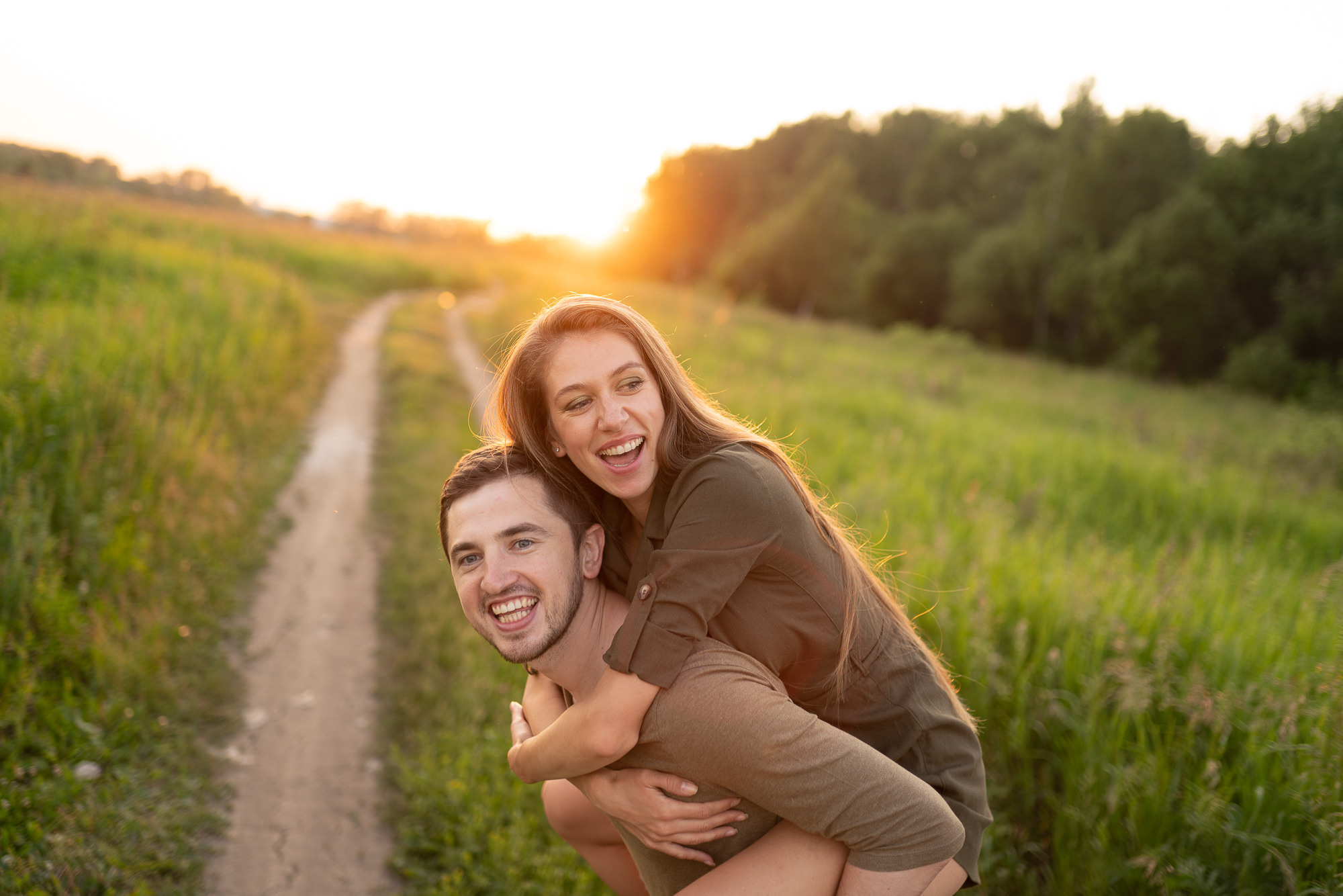Прогулка в поле. Фотограф Москва Семейные фотосессии Детские фотосессии