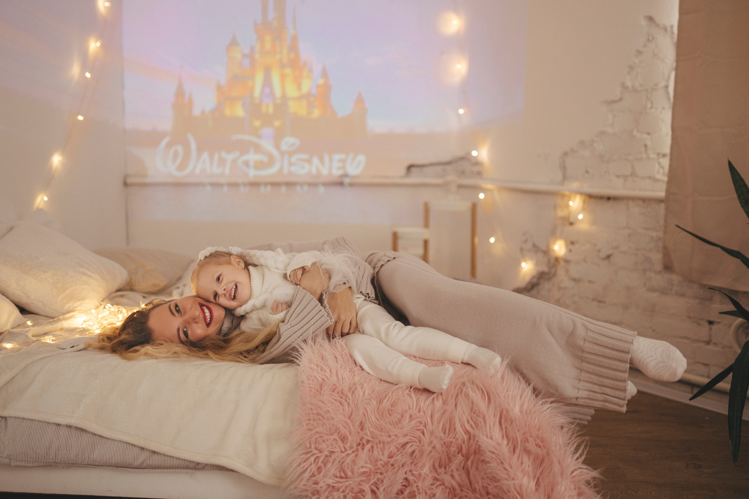 Серафима и Виталина на Новый год. Фотограф Москва Семейные фотосессии Детские фотосессии