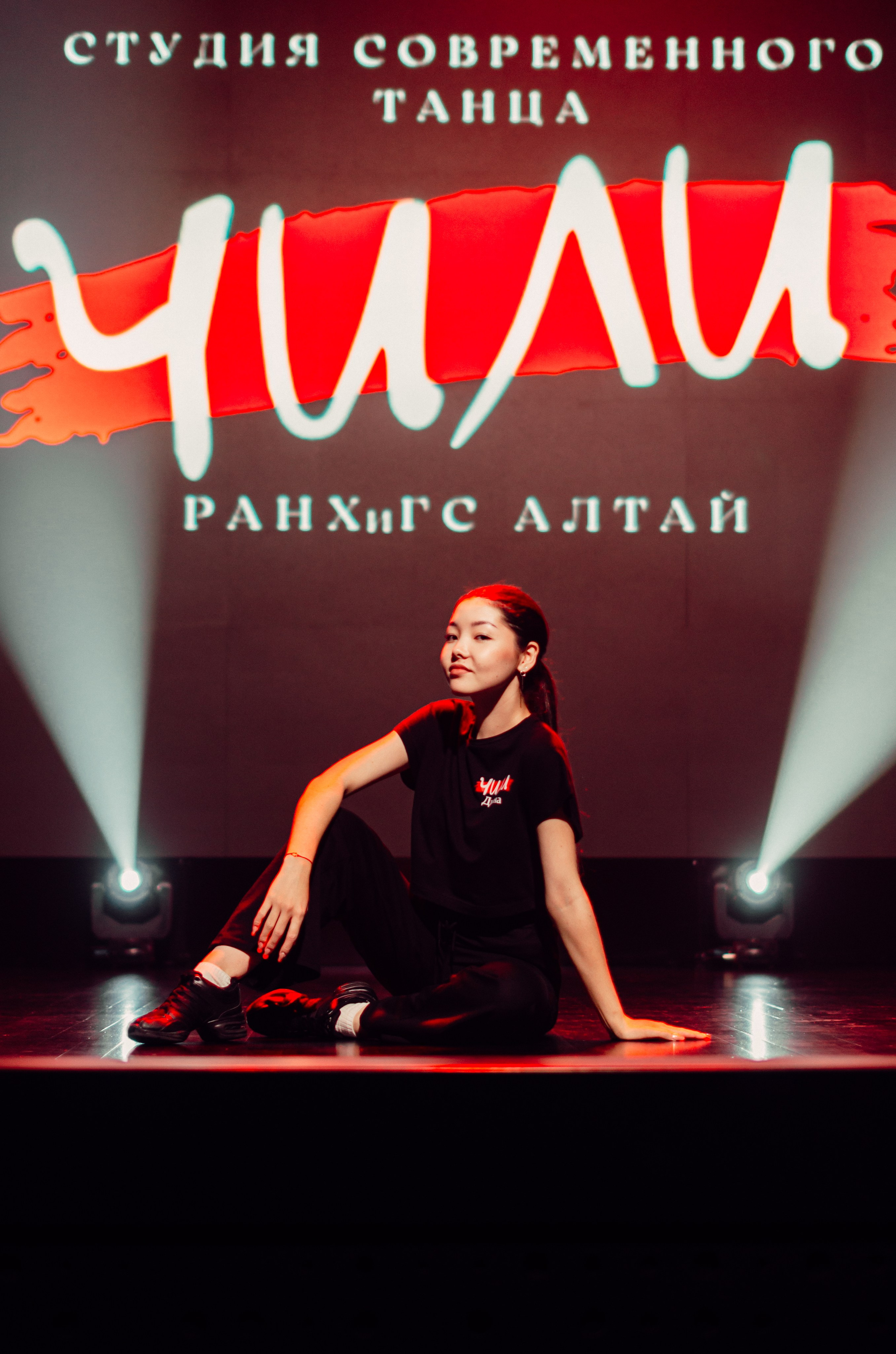 Групповая фотосъемка танцевального коллектива. Денисова Аля — фотограф для парных съемок и индивидуальных историй в Барнауле