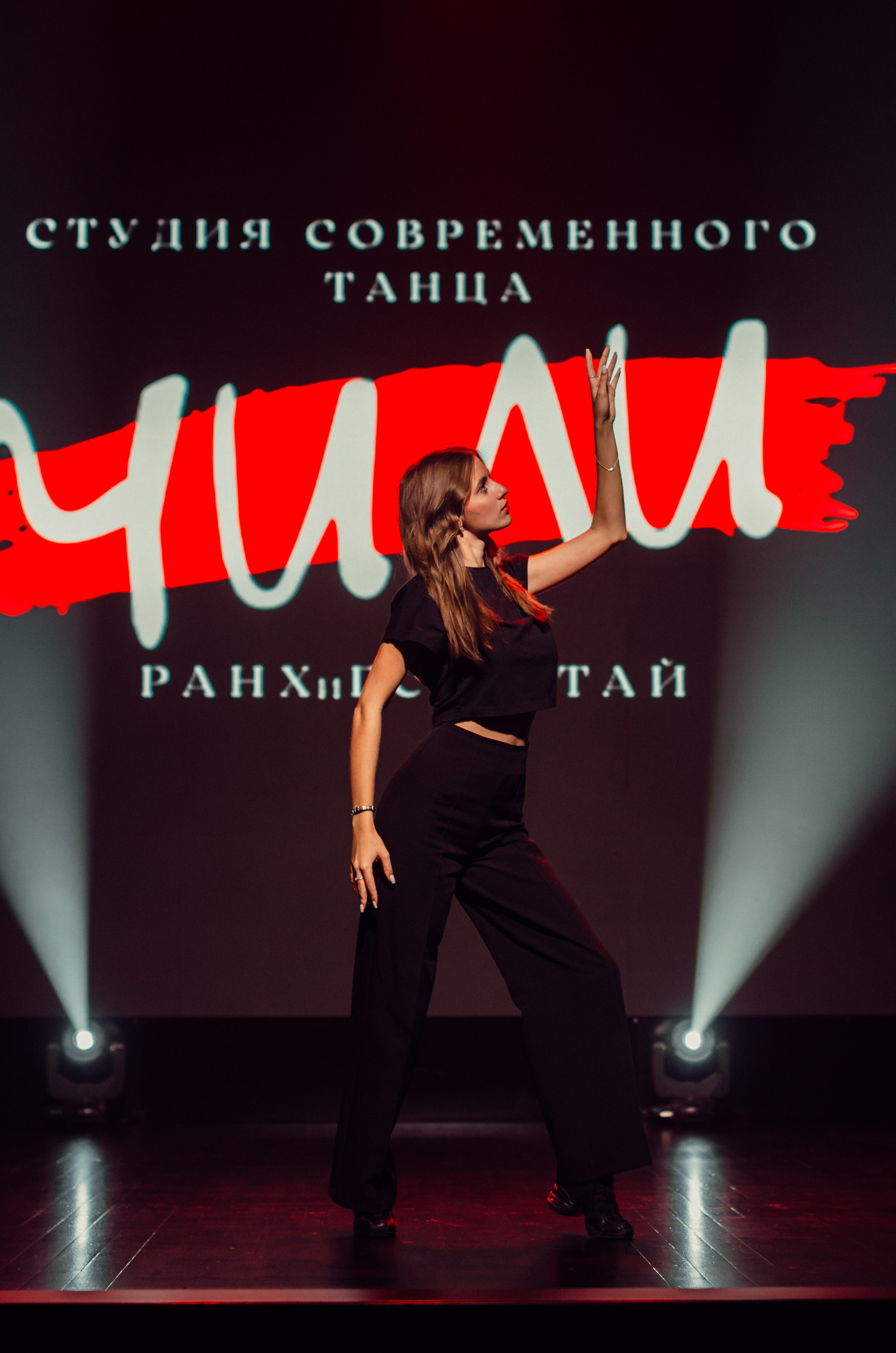 Групповая фотосъемка танцевального коллектива. Денисова Аля — фотограф для парных съемок и индивидуальных историй в Барнауле