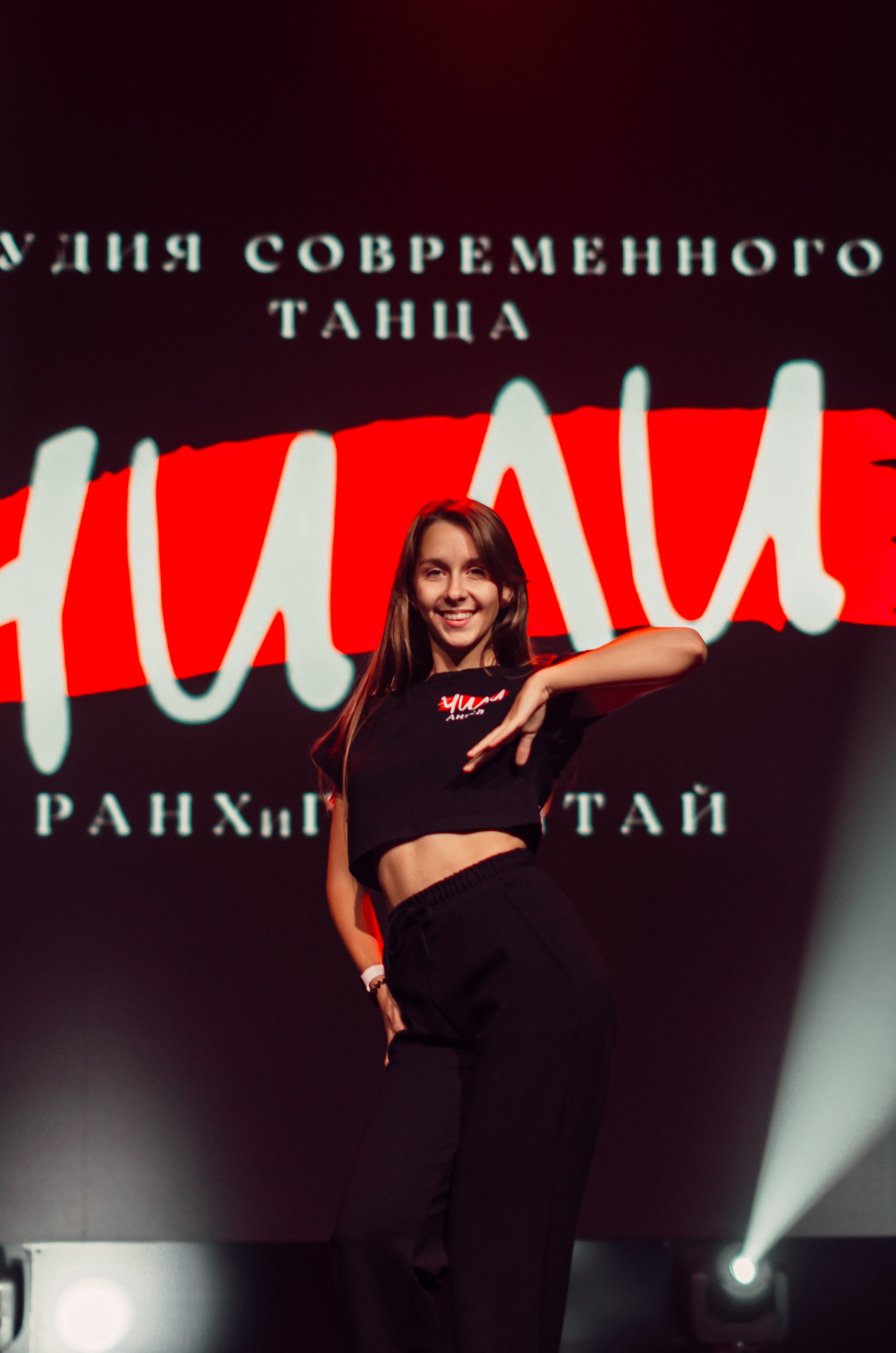 Групповая фотосъемка танцевального коллектива. Денисова Аля — фотограф для парных съемок и индивидуальных историй в Барнауле