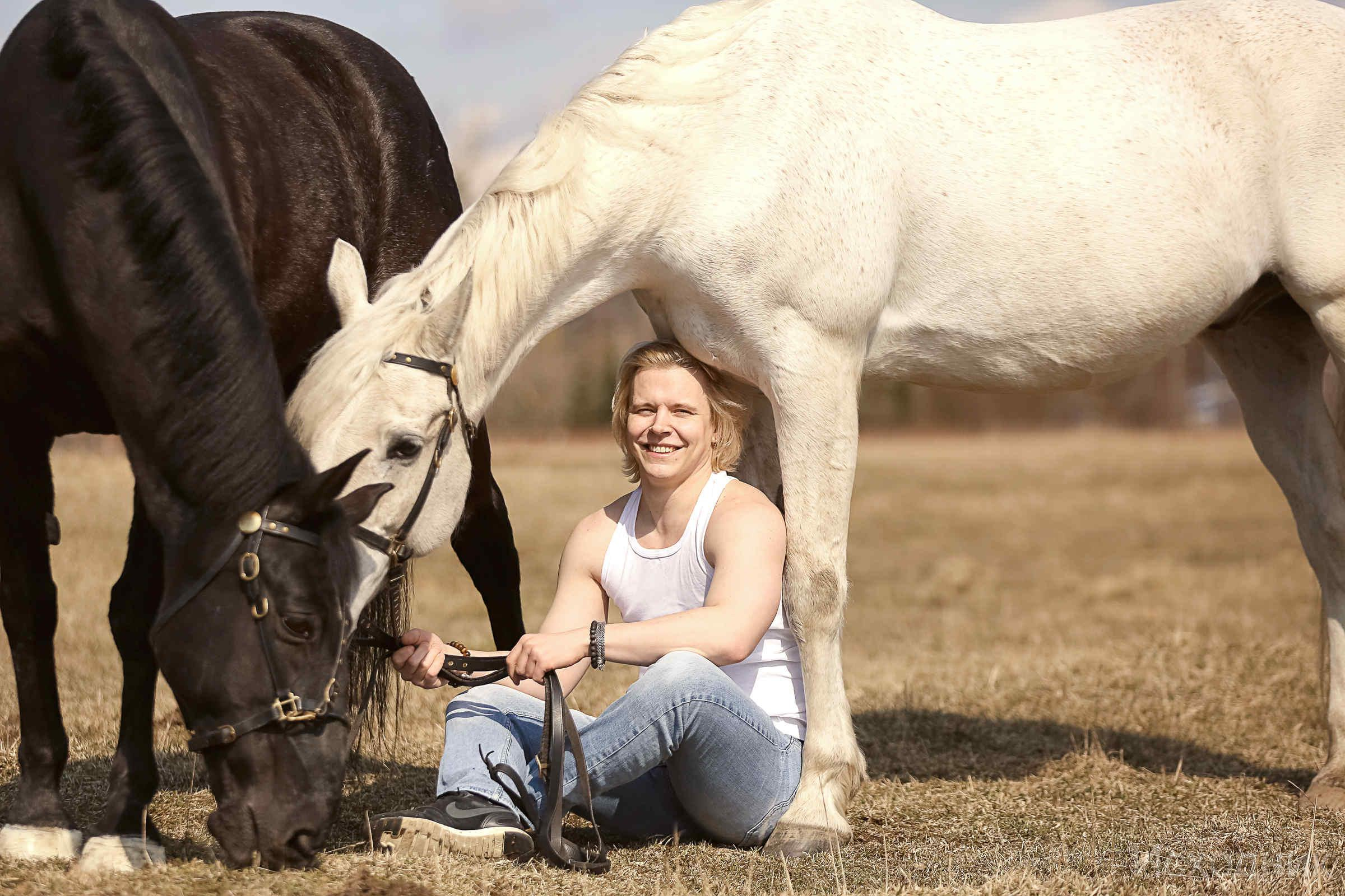 Сергей и два коня — полная версия. Фотограф женский и мужской портрет Санкт-Петербург
