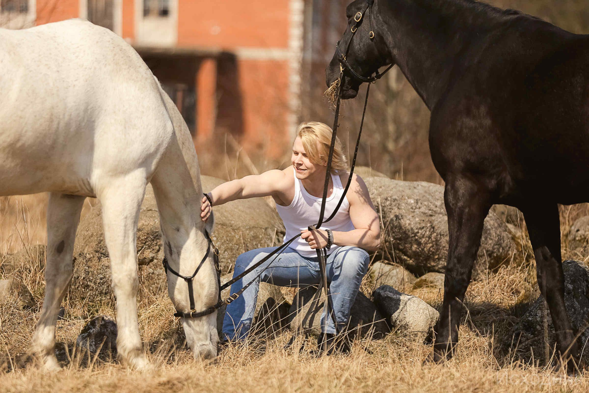 Сергей и два коня — полная версия. Фотограф женский и мужской портрет Санкт-Петербург