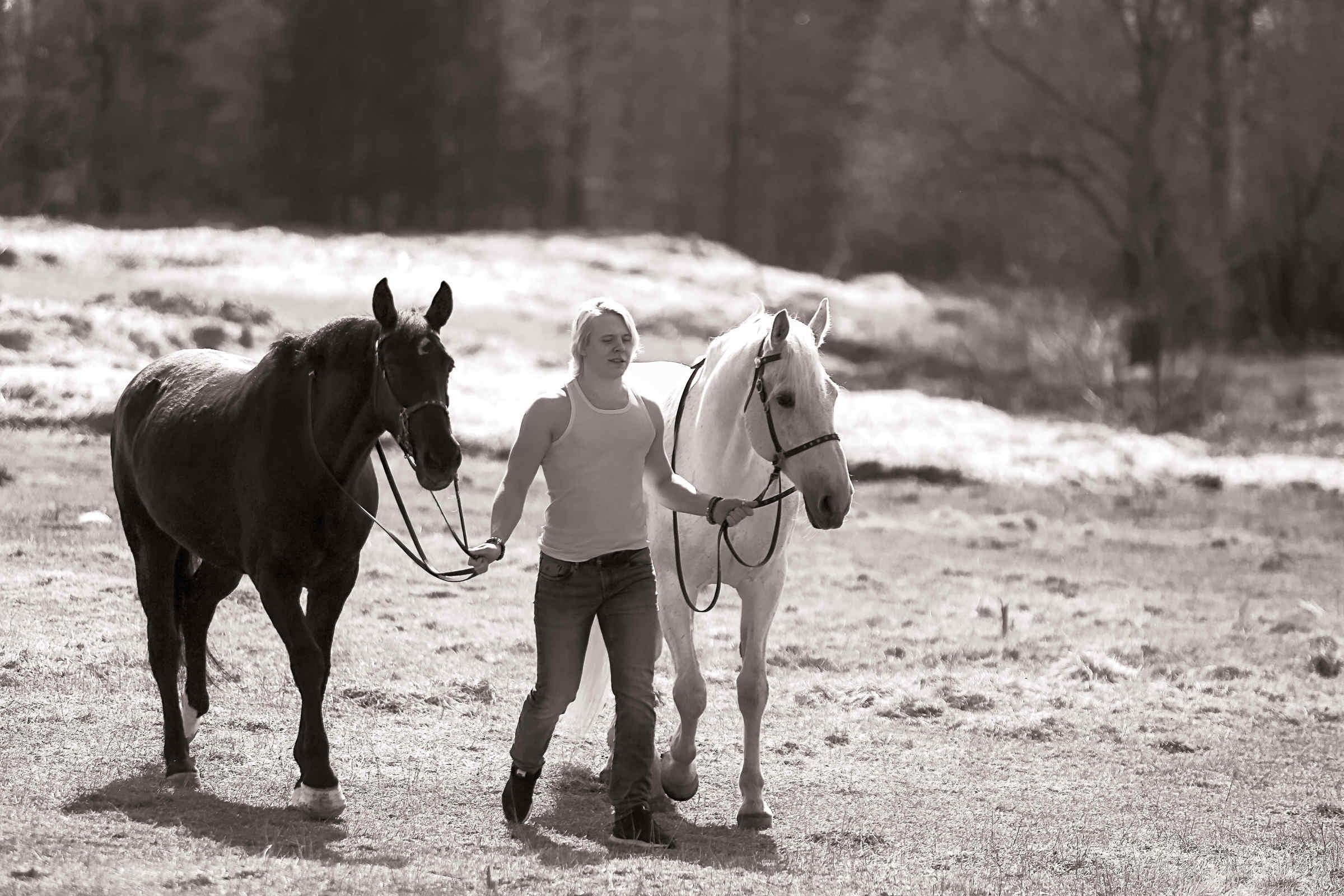 Сергей и два коня — полная версия. Фотограф женский и мужской портрет Санкт-Петербург