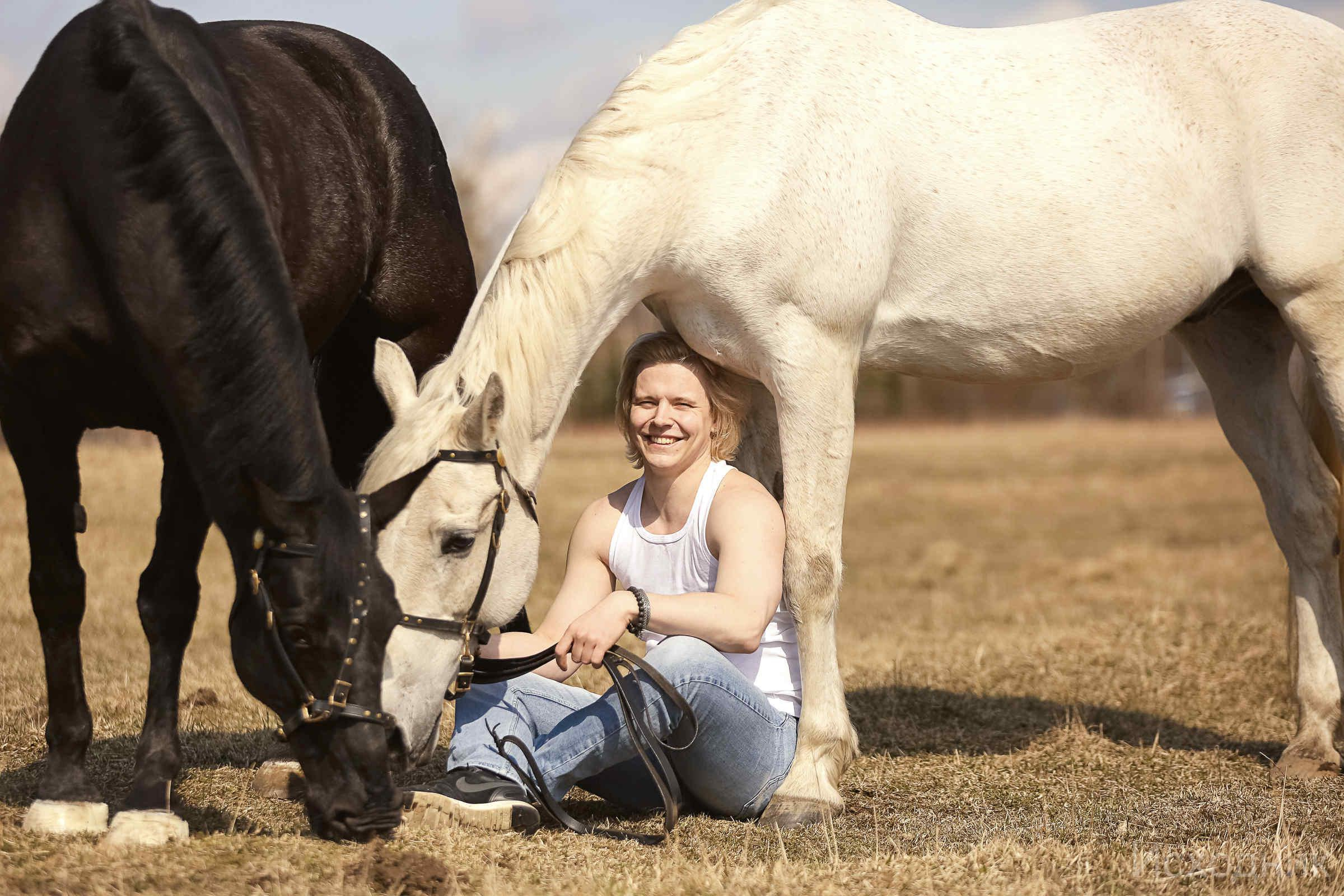 Сергей и два коня — полная версия. Фотограф женский и мужской портрет Санкт-Петербург