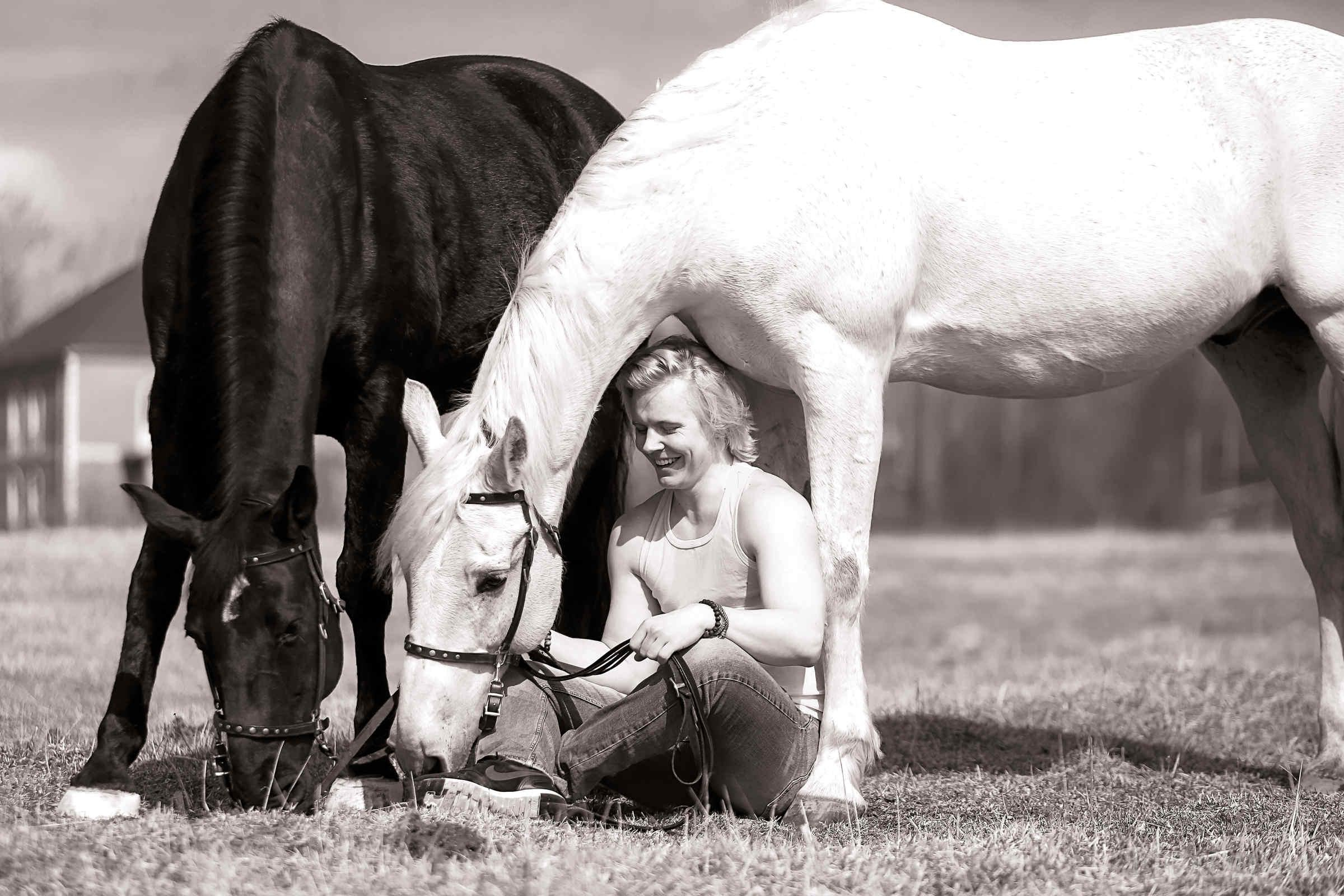 Сергей и два коня — полная версия. Фотограф женский и мужской портрет Санкт-Петербург