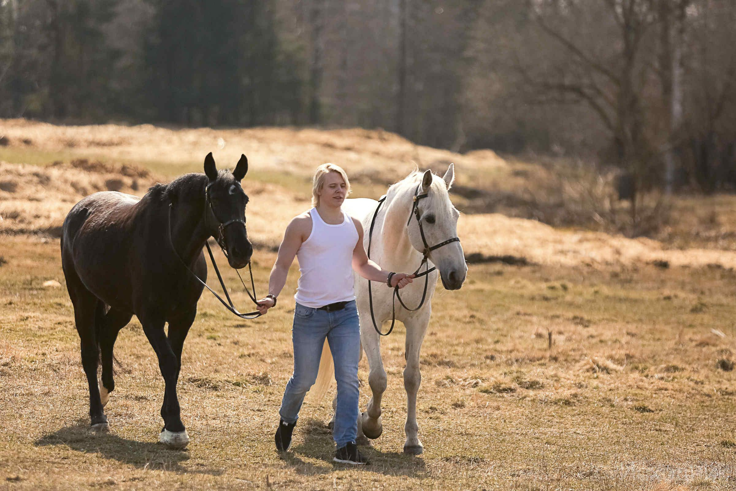 Сергей и два коня — полная версия. Фотограф женский и мужской портрет Санкт-Петербург