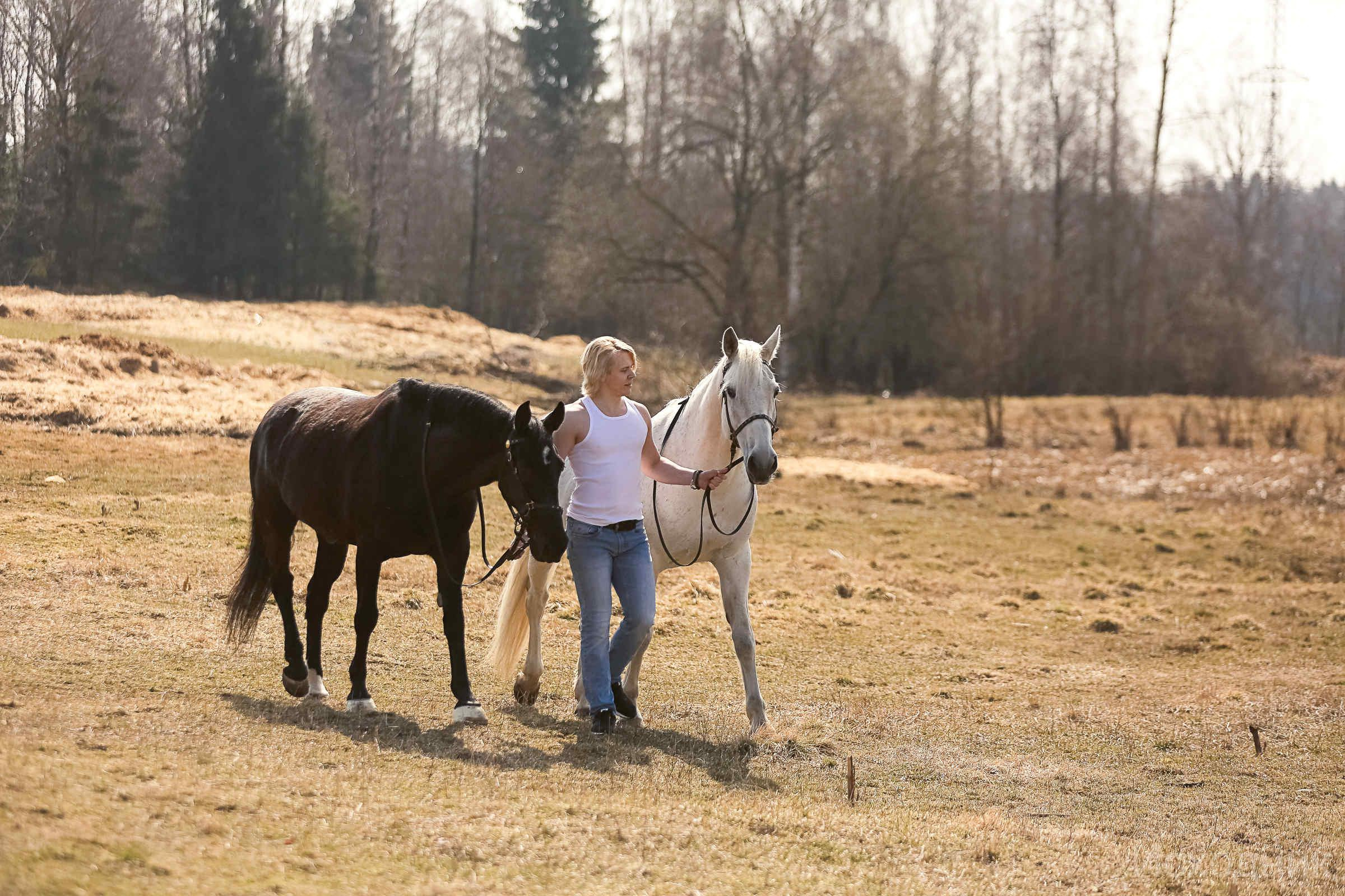 Сергей и два коня — полная версия. Фотограф женский и мужской портрет Санкт-Петербург
