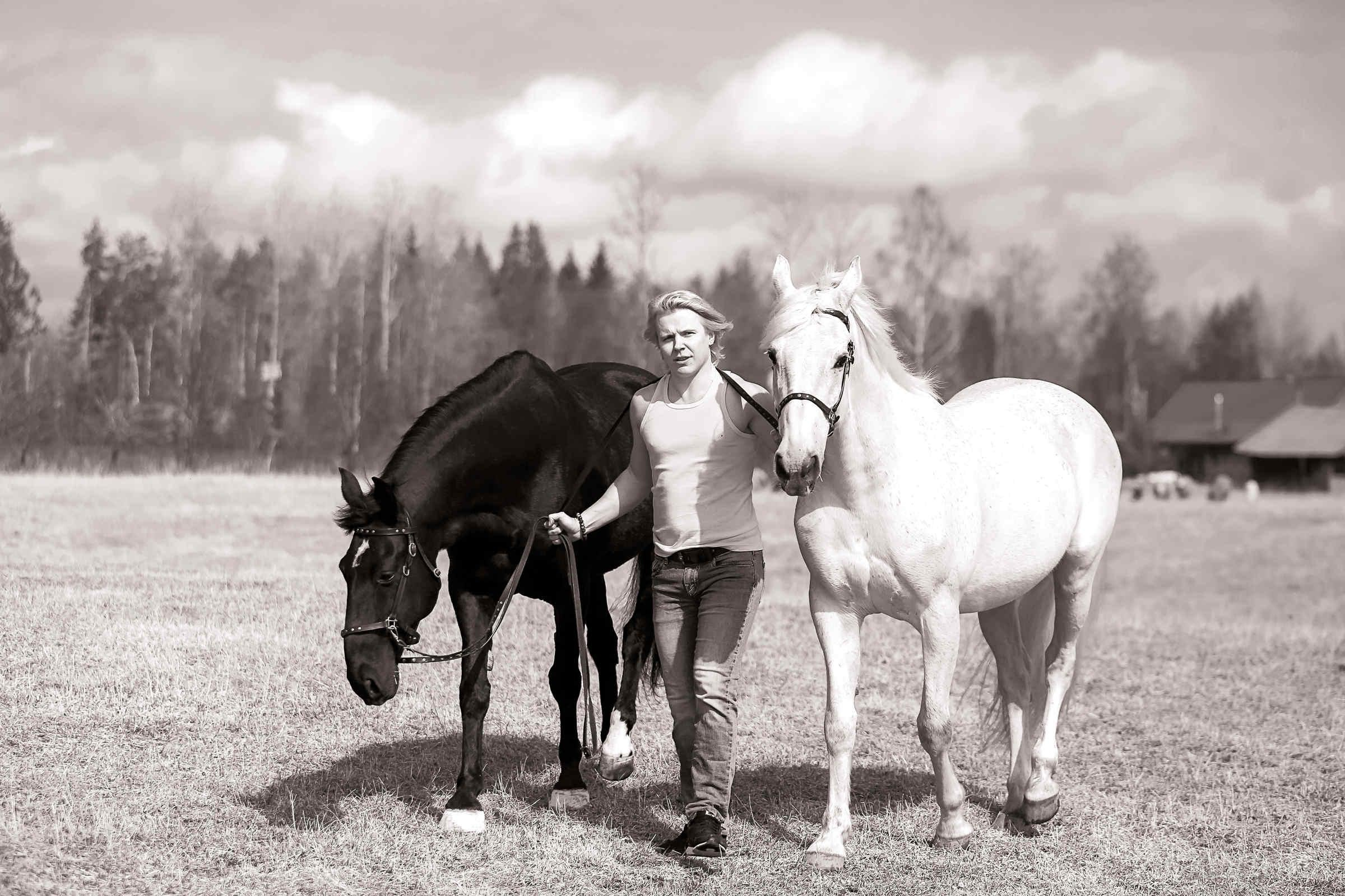 Сергей и два коня — полная версия. Фотограф женский и мужской портрет Санкт-Петербург
