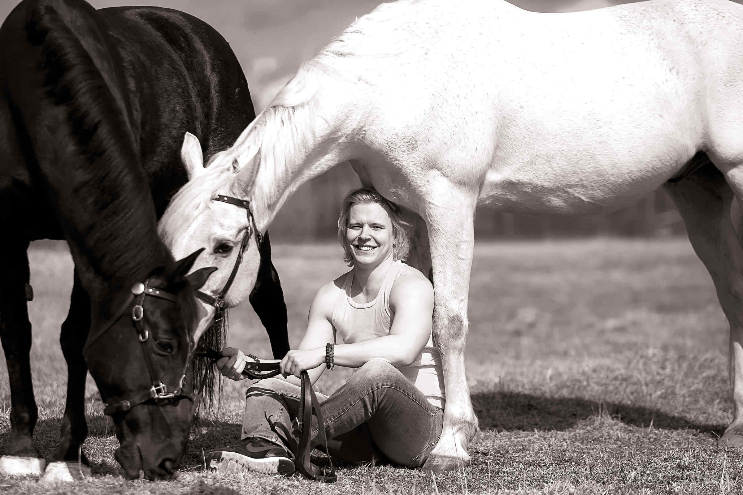 Сергей и два коня — полная версия. Фотограф женский и мужской портрет Санкт-Петербург