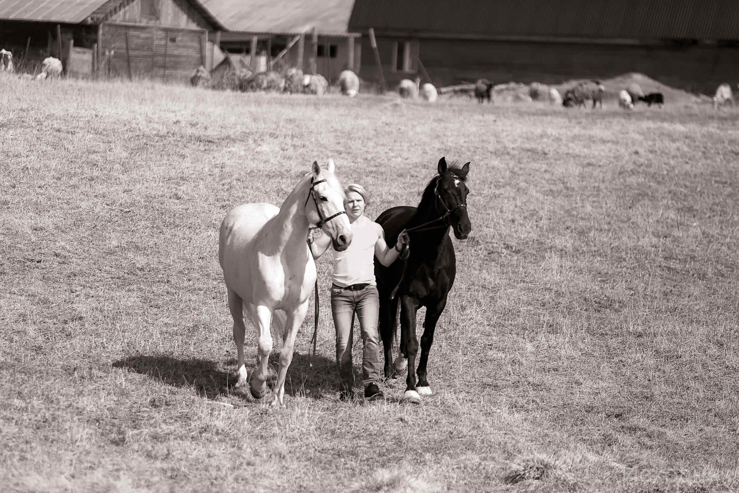 Сергей и два коня — полная версия. Фотограф женский и мужской портрет Санкт-Петербург
