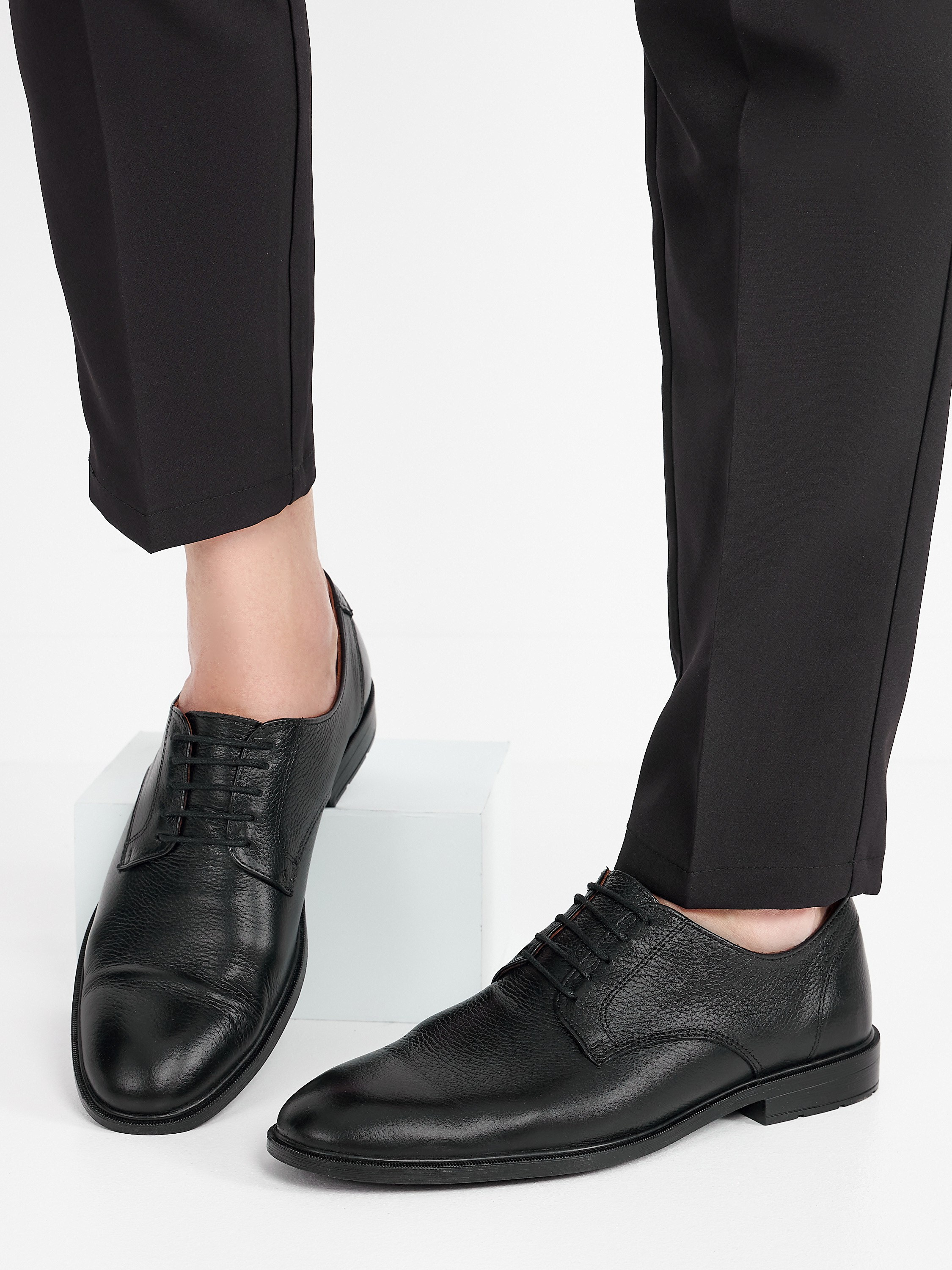 Фотосъемка обуви на модели для маркетплейсов. Алексей Темнов — фотограф в Пятигорске