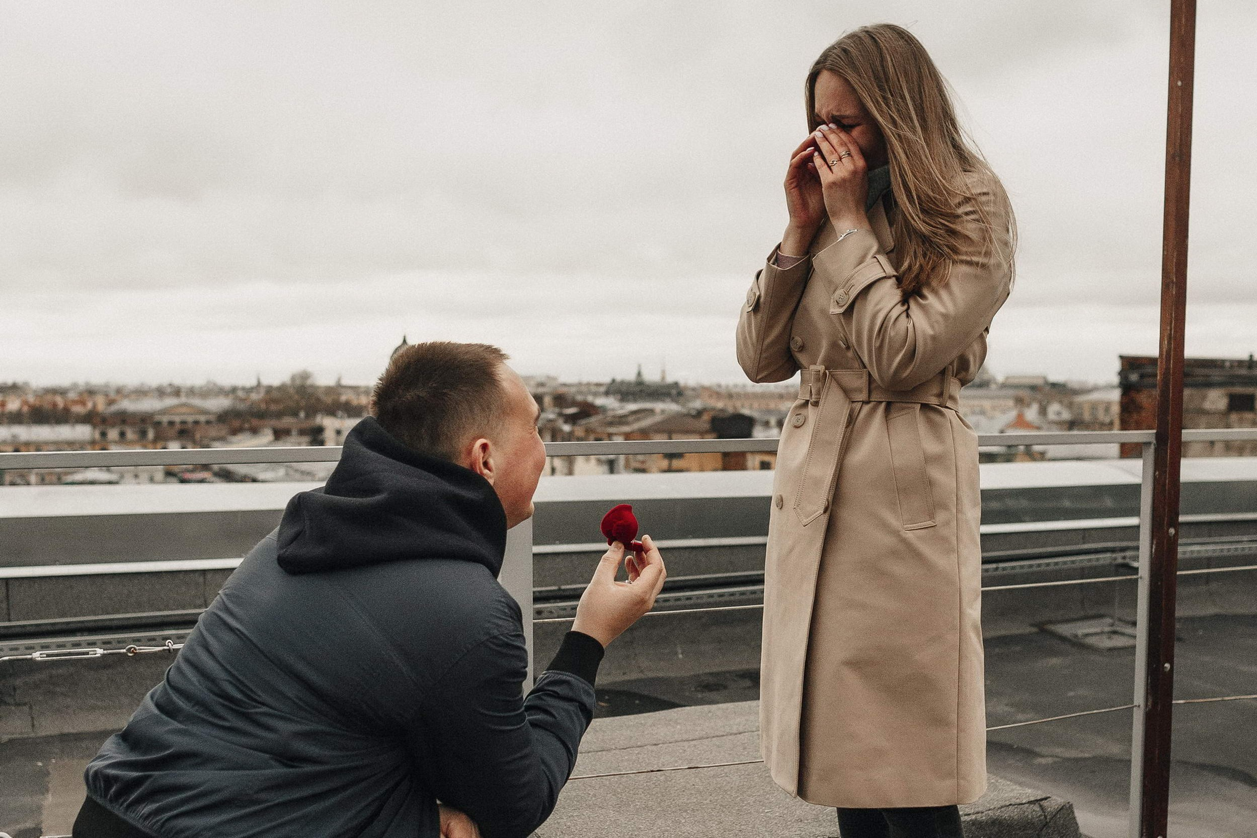 Предложение руки и сердца на крыше. Свадебный фотограф Игорь Брундасов 8PHOTO на свадьбу венчание загс СПб