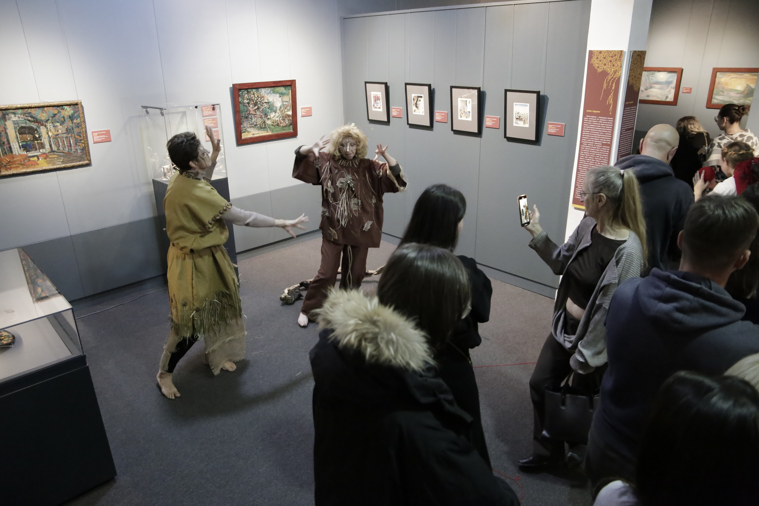 ЛАДУШКИ-ЛАДУШКИ. АРХЕОЛОГИЯ РУССКИХ СКАЗОК. ПЕРФОРМАНС. Художник, преподаватель дизайна, начинающий сценограф и режиссёр во Владивостоке