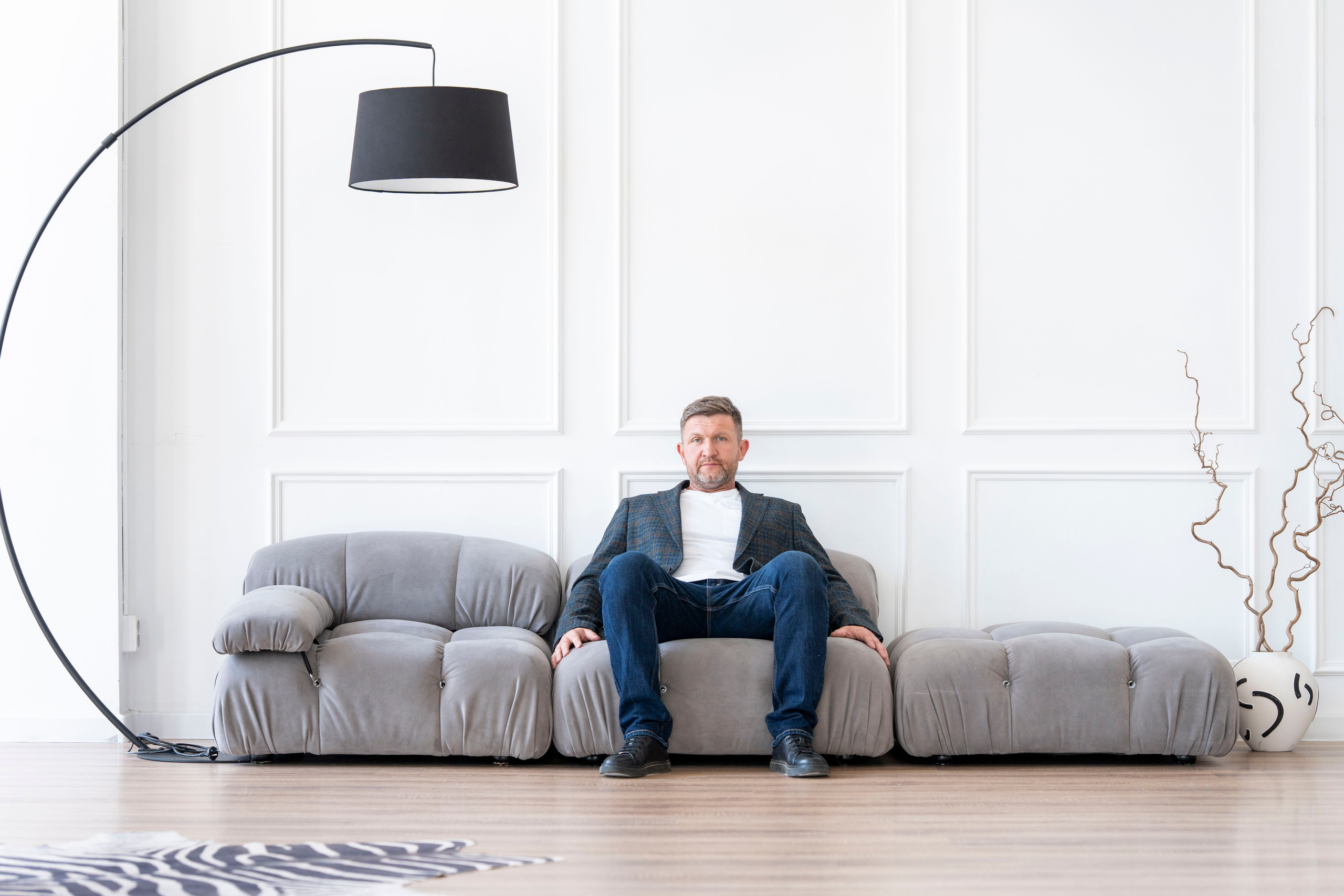 Артем. Владелец компании по производству пластиковой тары. Главная