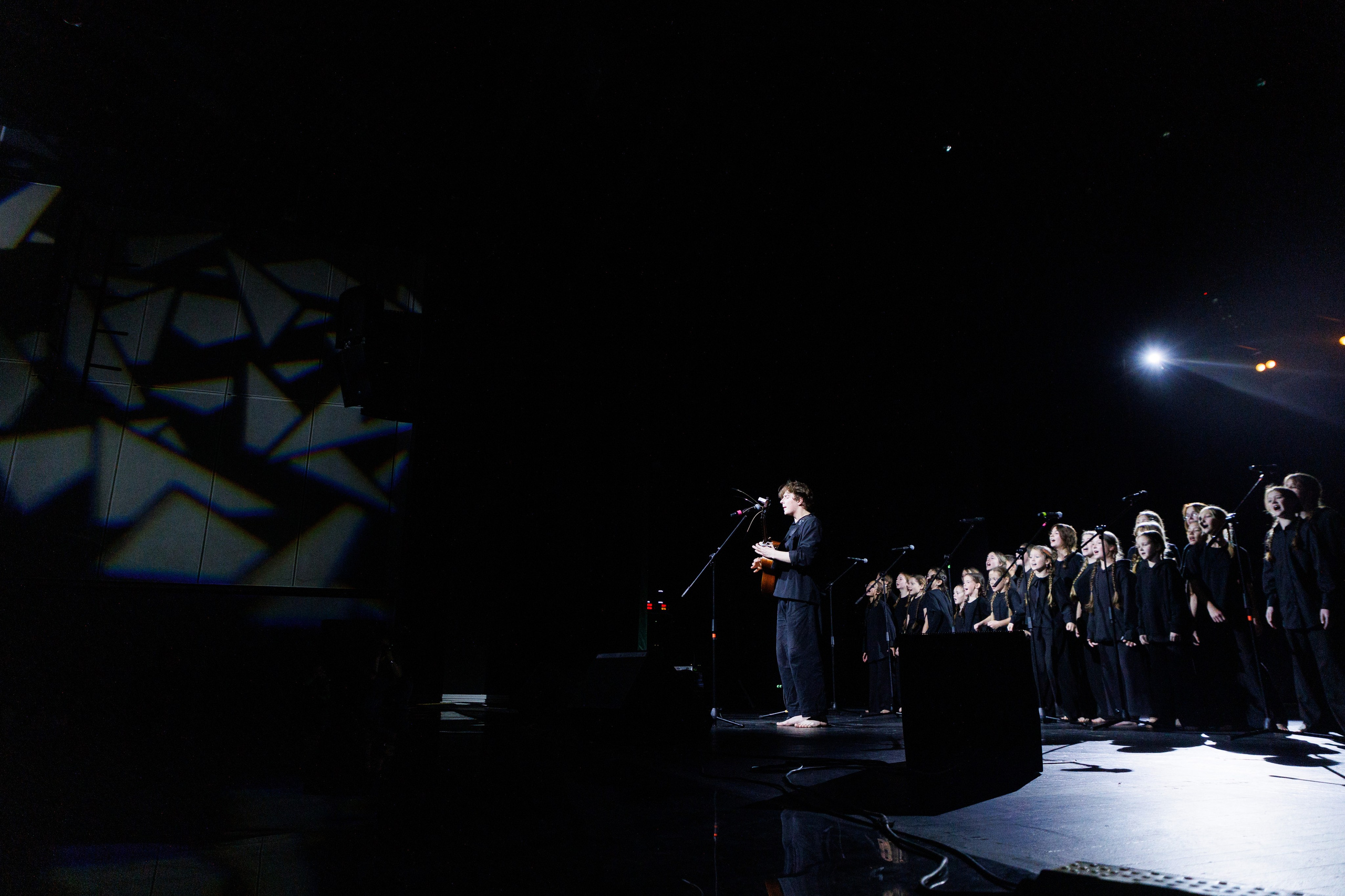 Выксунская премьера «Громко и Честно. Бонд с кнопкой». Фотограф городских и семейных событий Артем Карпухин