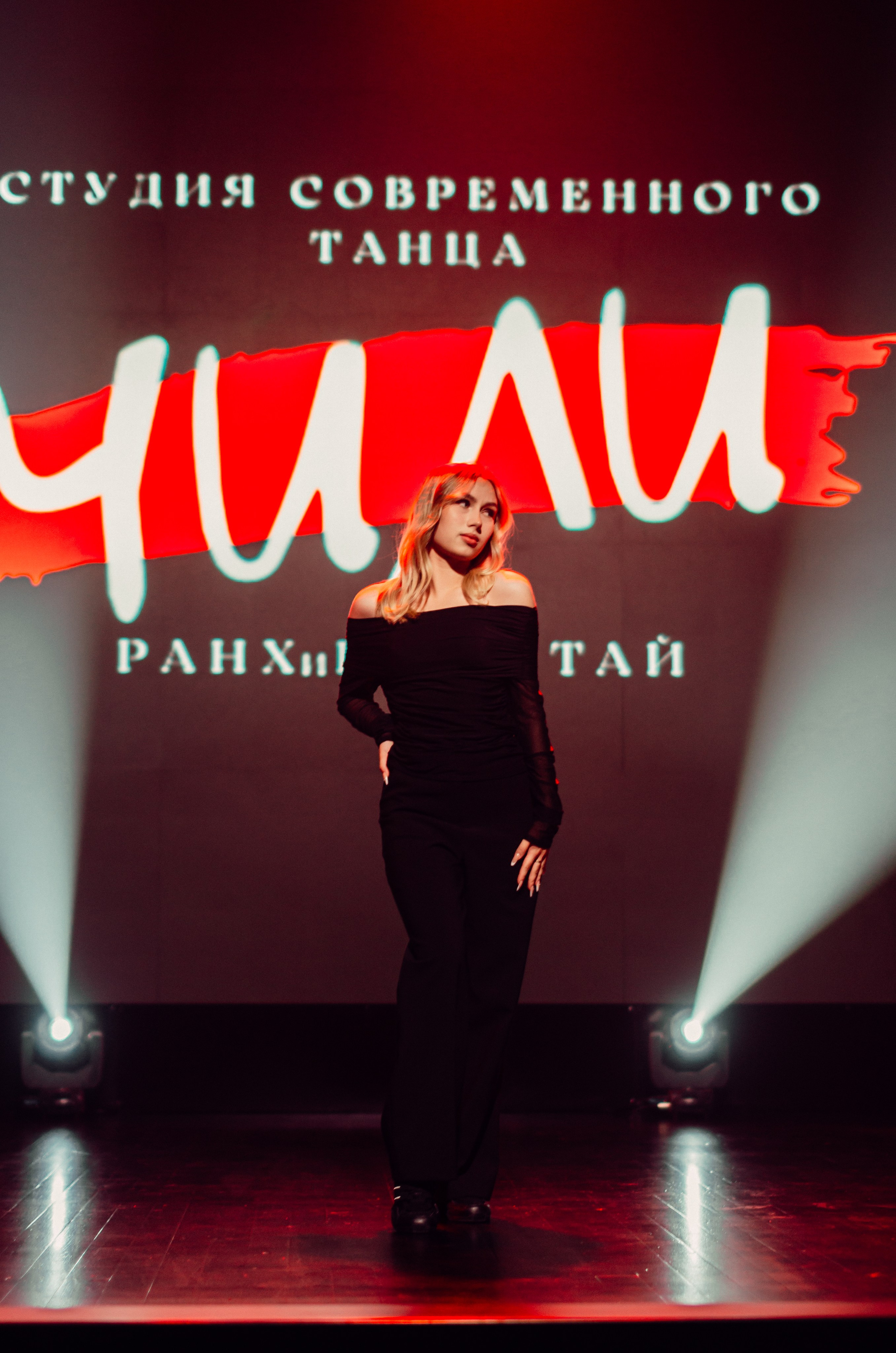 Групповая фотосъемка танцевального коллектива. Денисова Аля — фотограф для парных съемок и индивидуальных историй в Барнауле