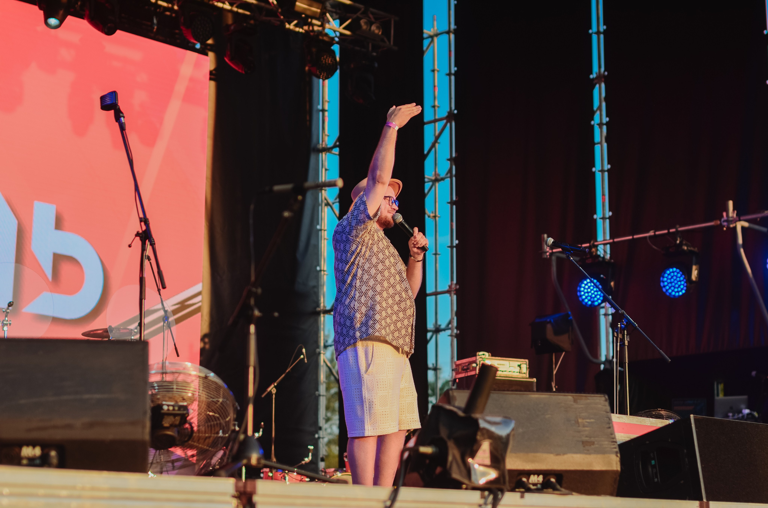 Фестиваль «Грань» 2025. Спортивная площадка. Денисова Аля — фотограф для парных съемок и индивидуальных историй в Барнауле