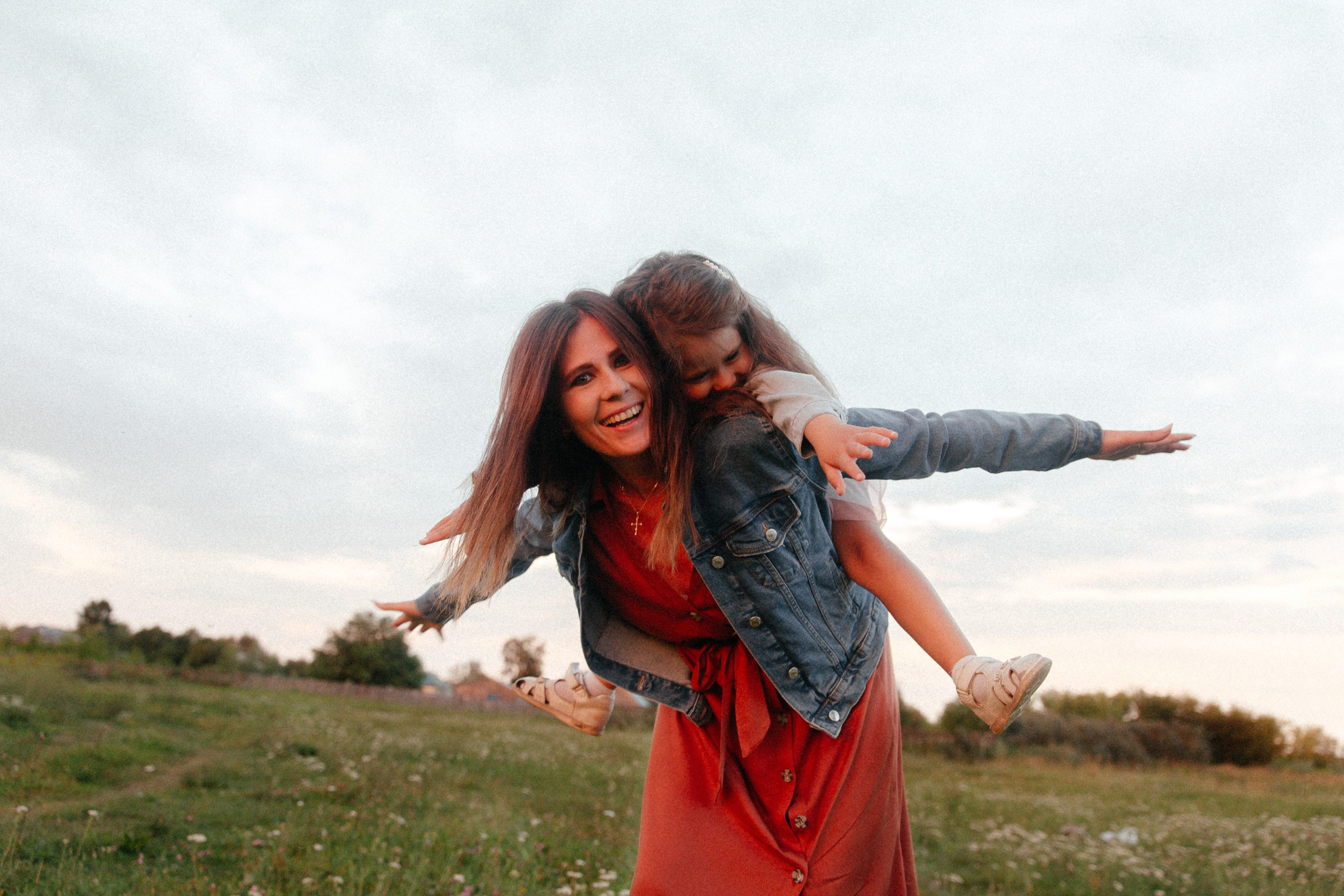 Юля и Софа. Фотограф Любовь Щербинина