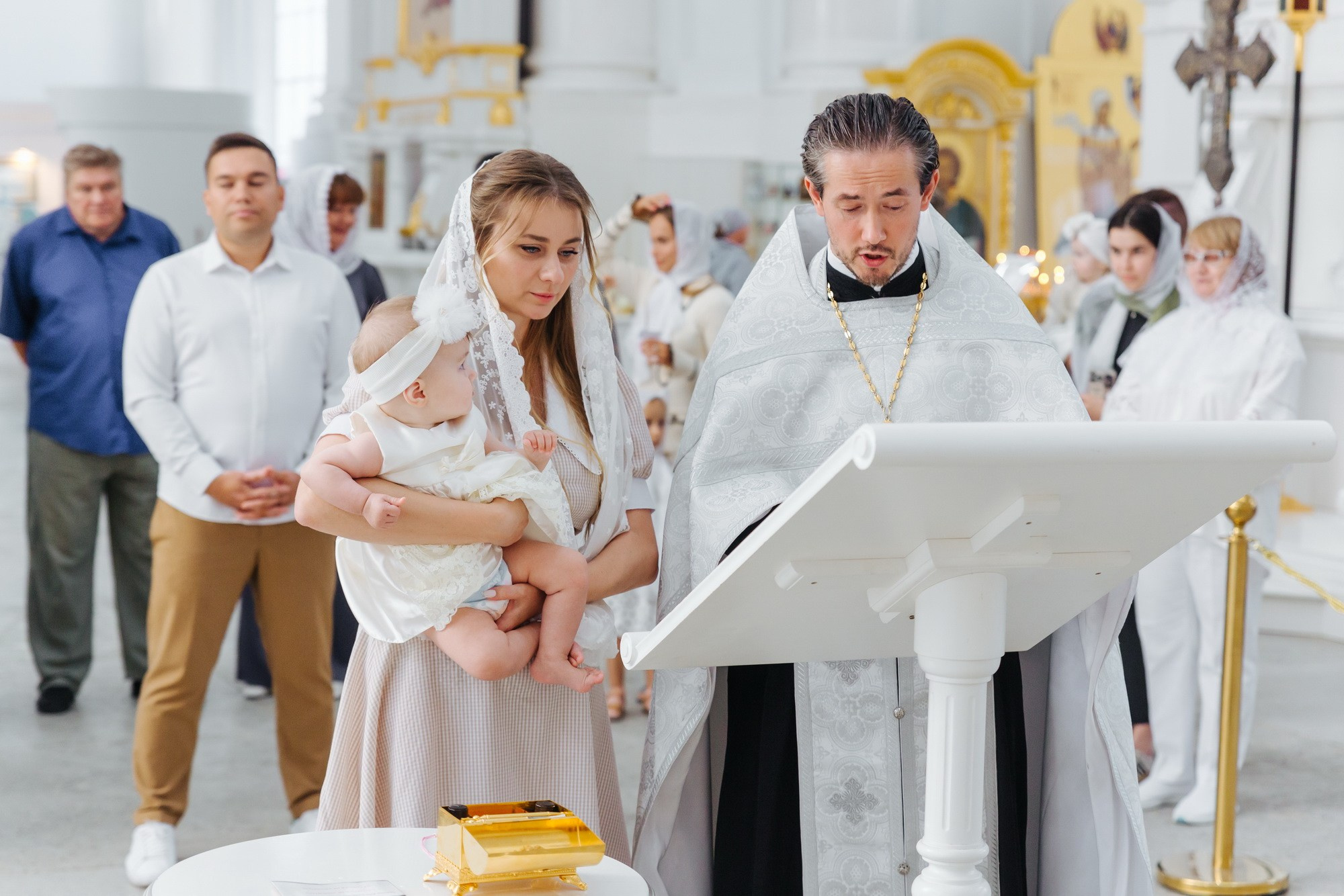 Смольный собор крещение сколько стоит, где провести крещение спб, душевный батюшка смольный собор, цена крестин, где покреститься взрослому