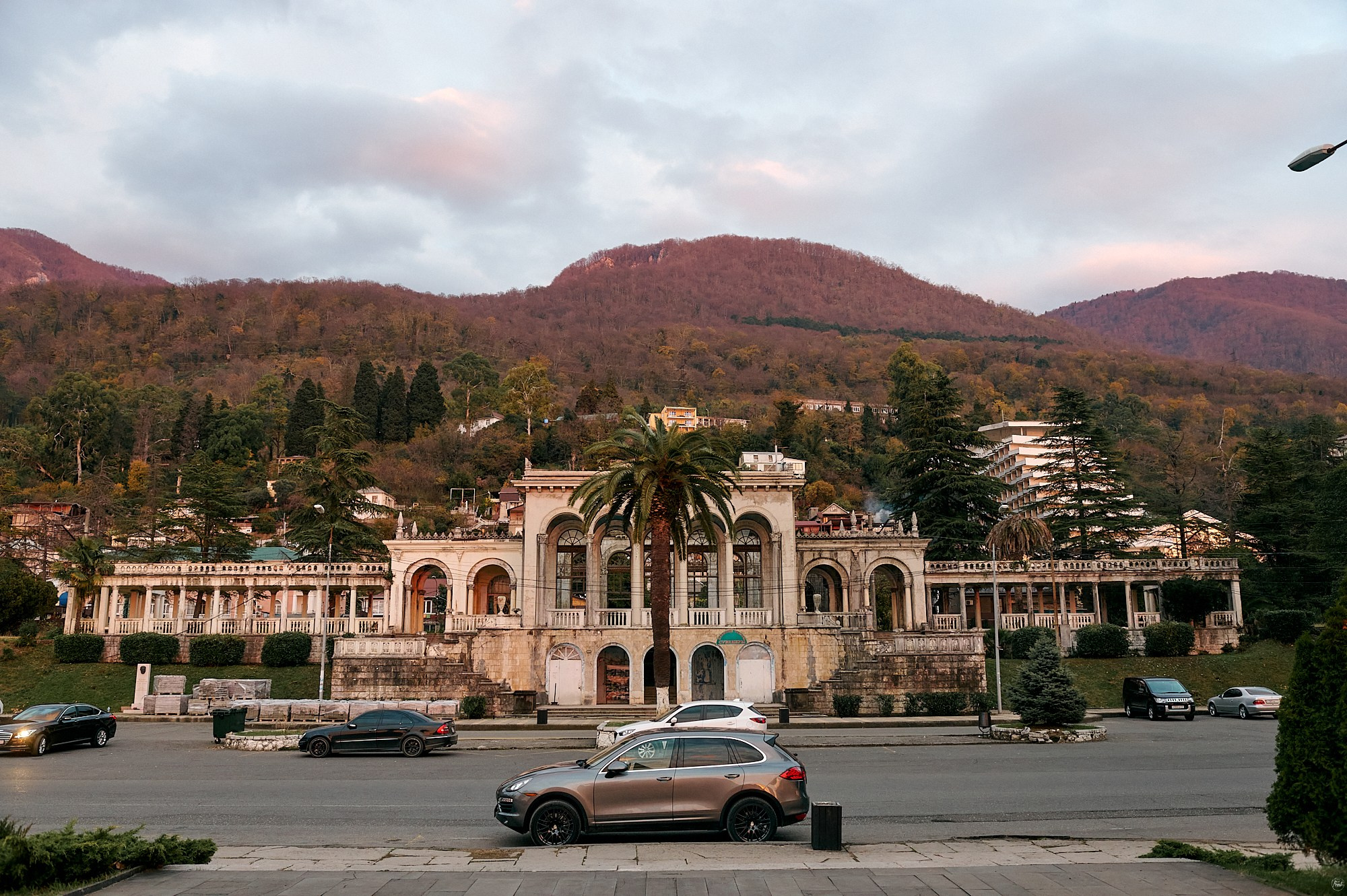 Гагра, Абхазия. Декабрь 2024. Фотографии отовсюду и обо всем