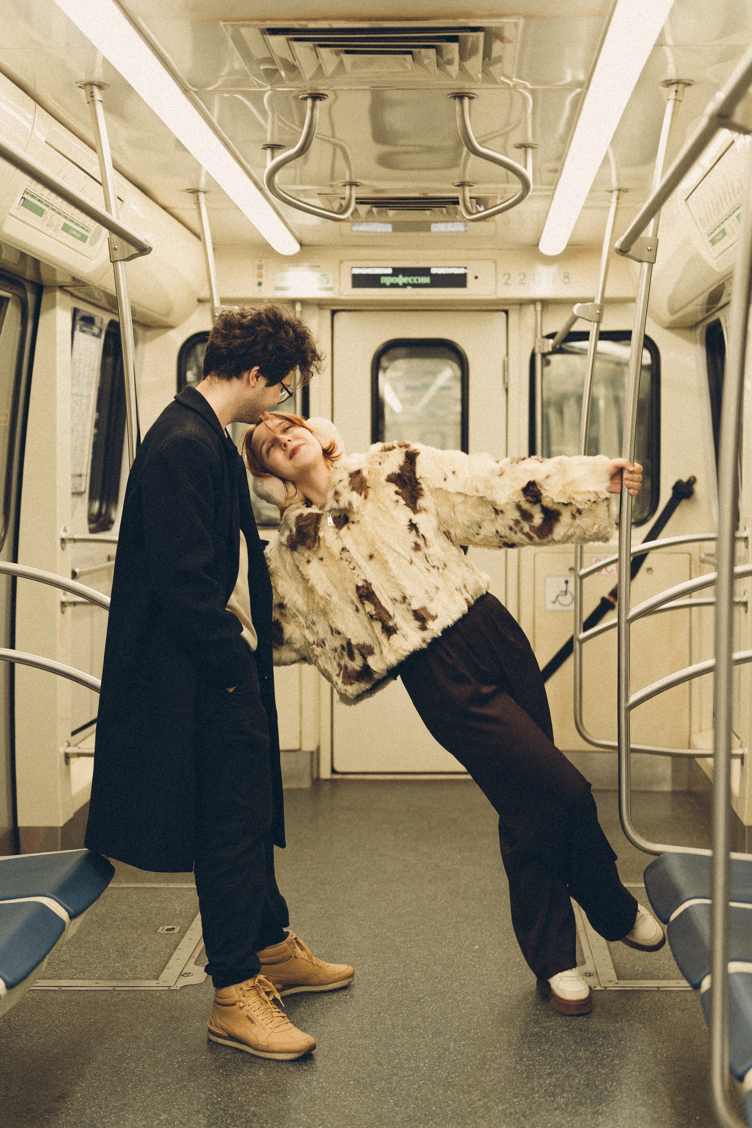 НОВОГОДНЯЯ ФОТОСЕСИИЯ ПАРЫ В МЕТРО ЛЮБОВЬ. Профессиональный фотограф, Санкт-Петербург — Виктория Богомолова