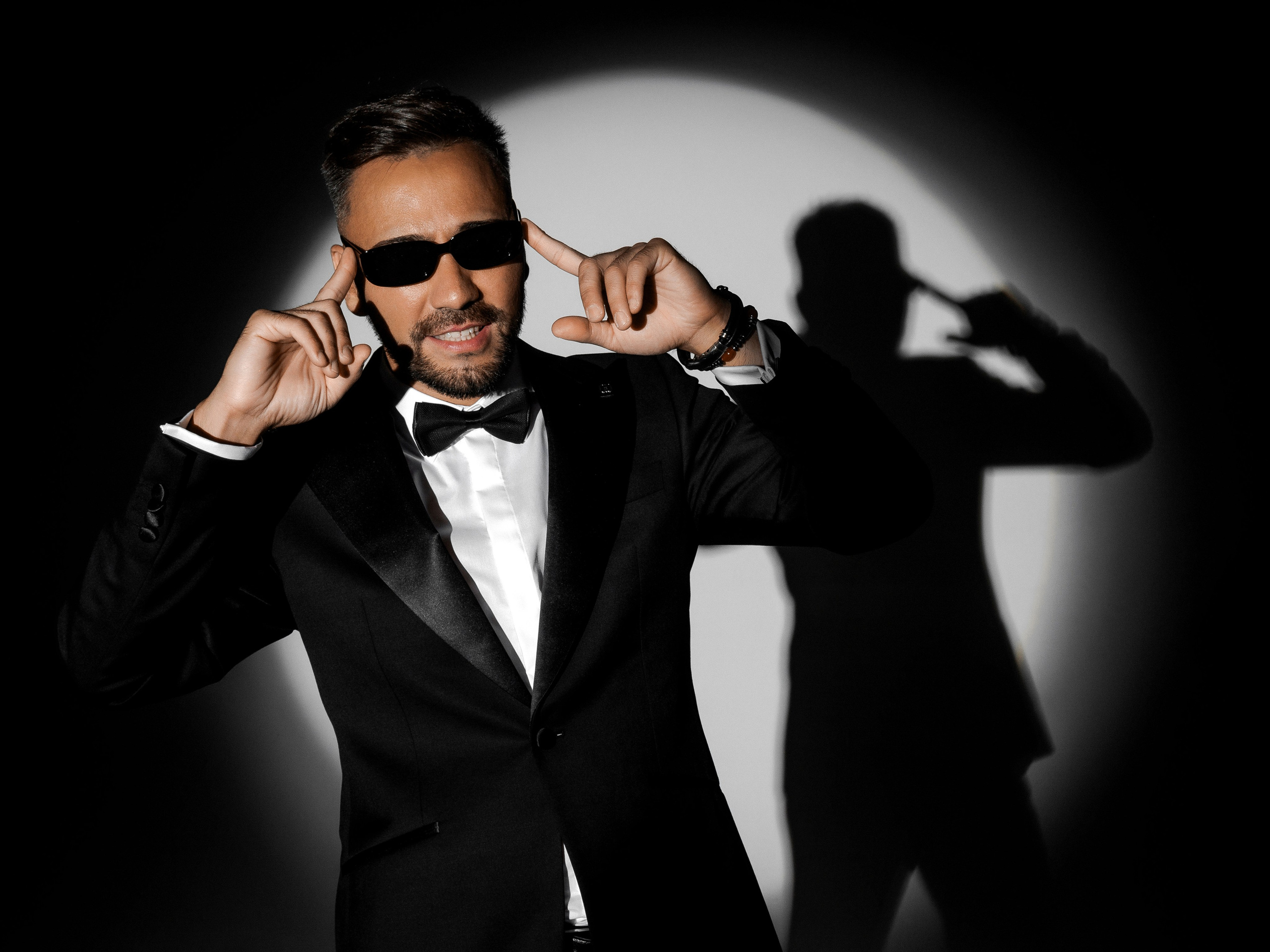 Ведущий Игорь Бекмамбетов. Flint — photographer