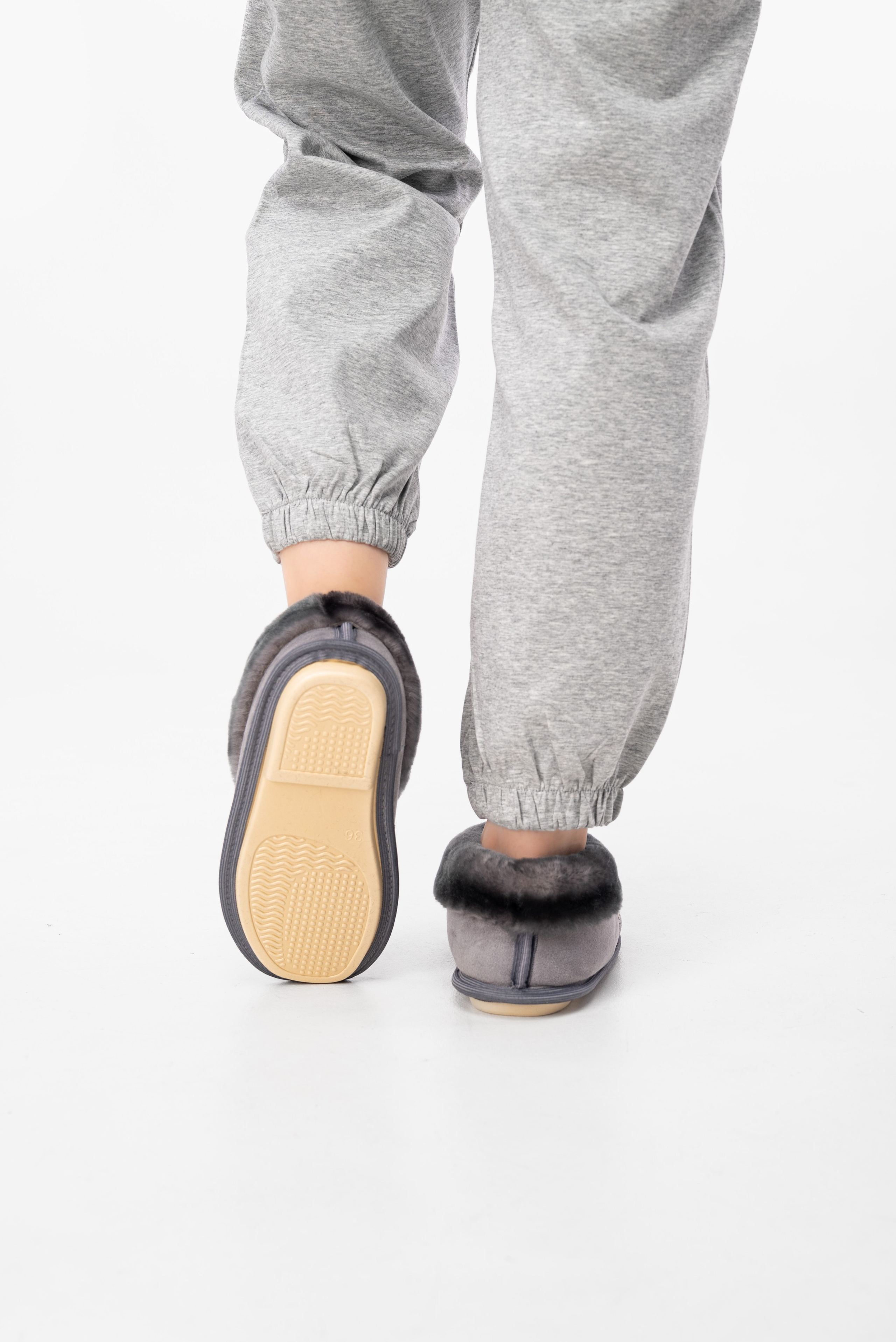 Тапочки и чуни. Предметный фотограф, фото для маркетплейсов Пятигорск, КМВ