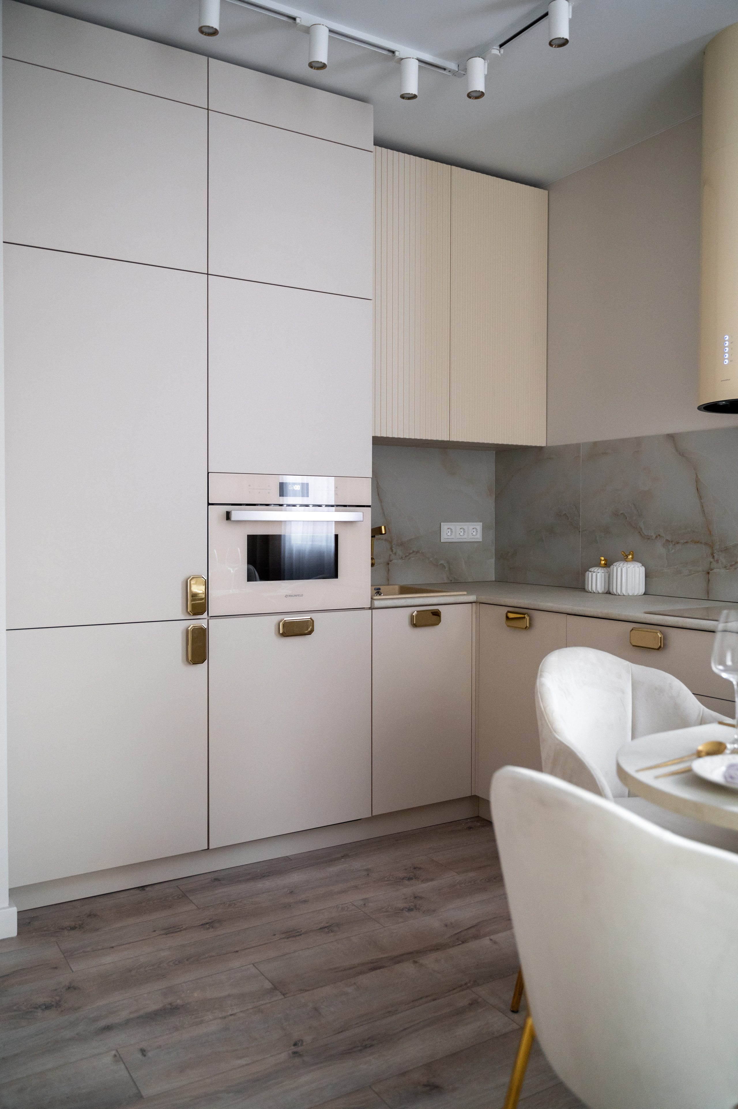 Современная классика в ЖК Альпийский квартал. Интерьерный фотограф в Сочи Элина Габриелян