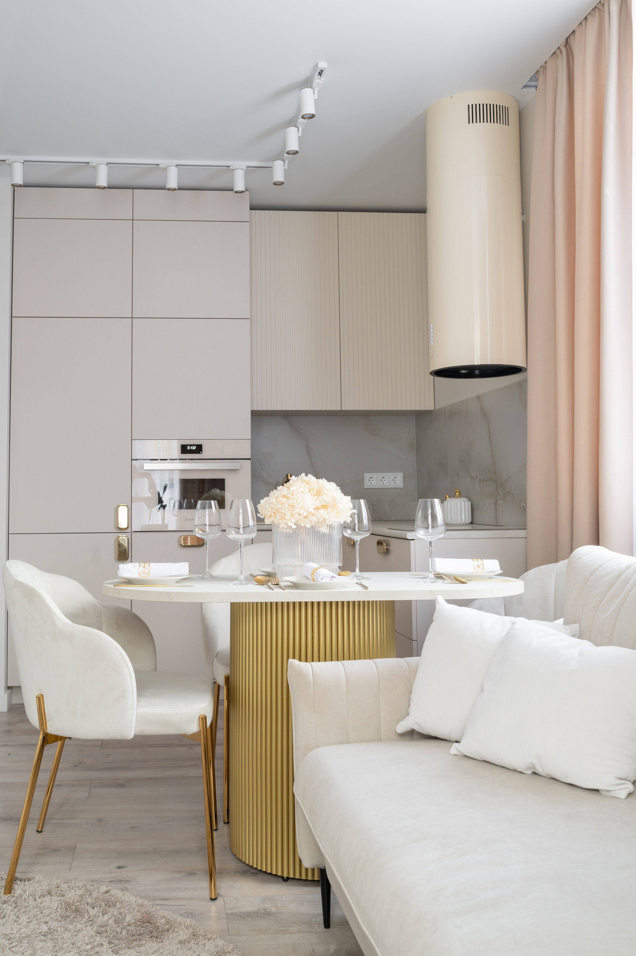 Современная классика в ЖК Альпийский квартал. Интерьерный фотограф в Сочи Элина Габриелян