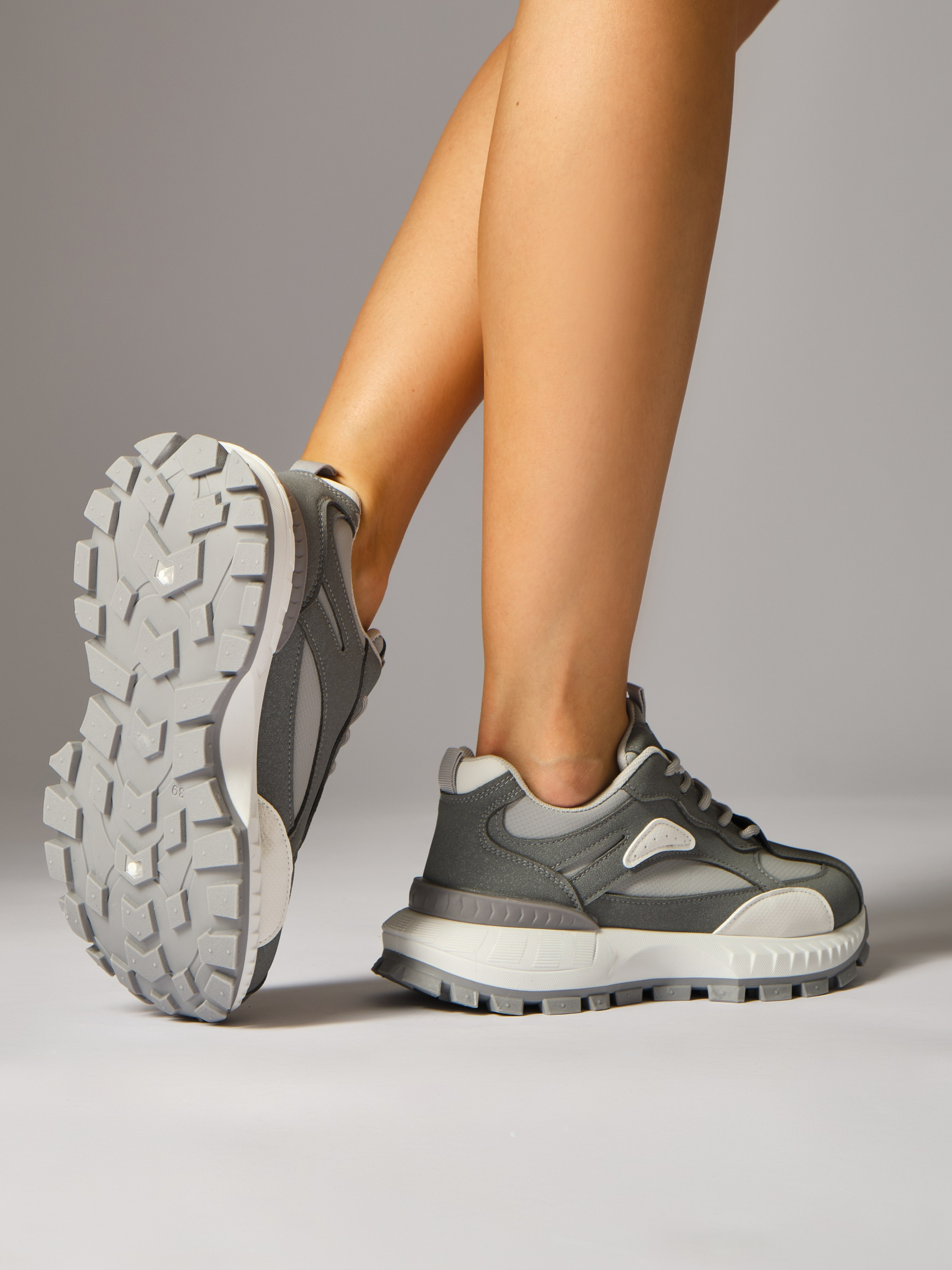 Кроссовки. Фотостудия для Wildberries Ozon