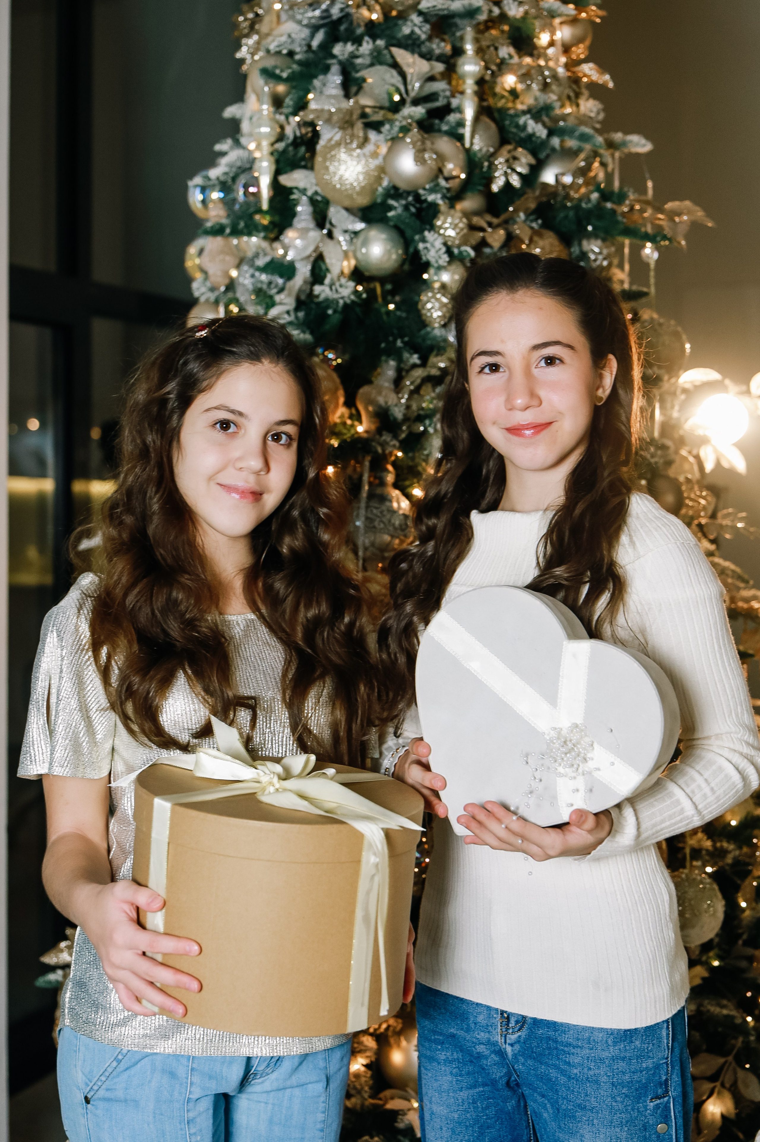 Дружная семья с четырьмя детьми. Визуал для эспертов и блогеров