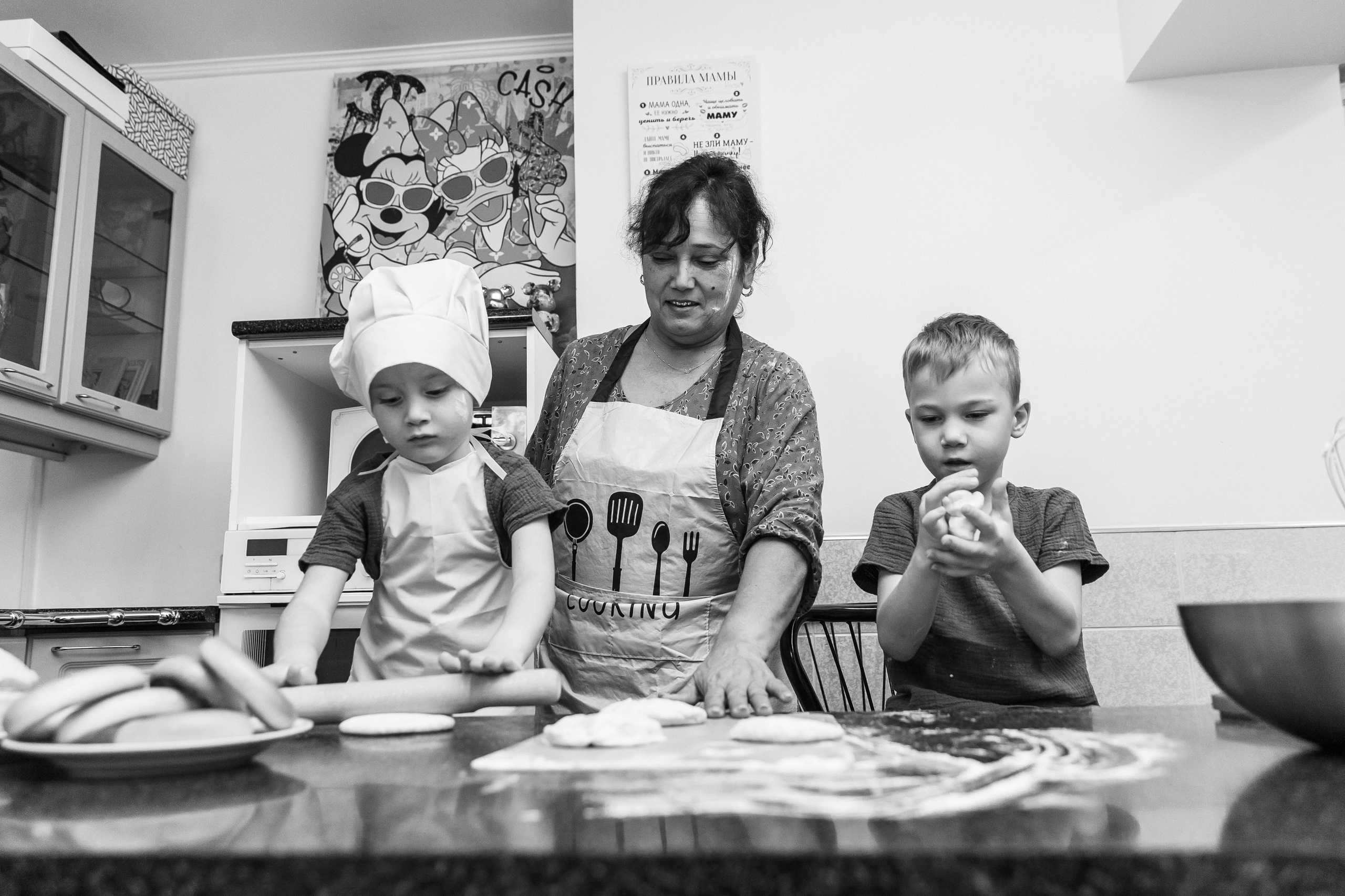 Бабушка и внуки пекут. Фотограф текстиля в Москве Ольга Иванова