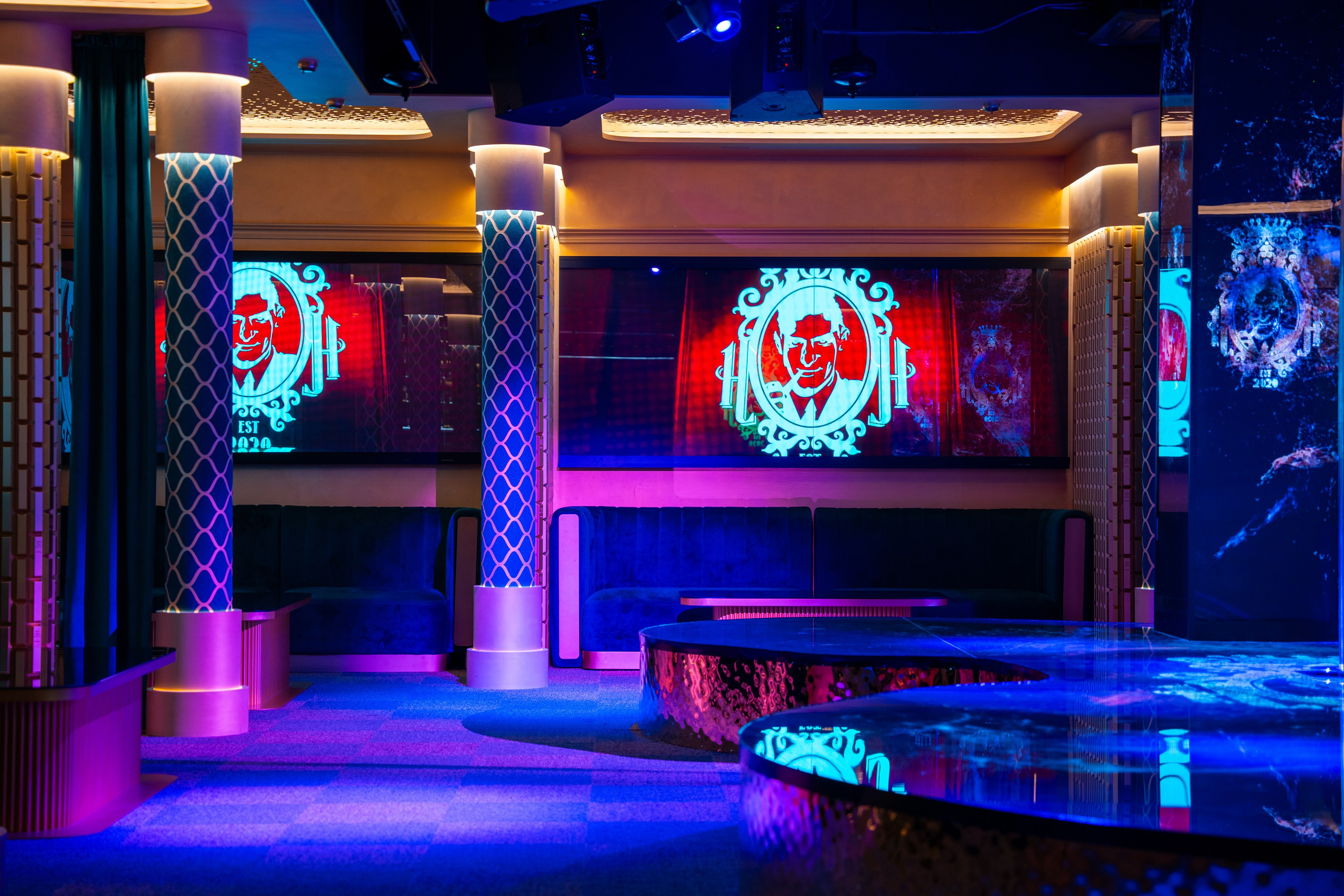 Фотосъемка интерьера стриптиз-клуба Hefner — элитный клуб Краснодара. Интерьерная фотосъемка клуба Hefner в Краснодаре — профессионально. Шедевры для Вас! Фотограф и Видеограф в Краснодаре Пахиев Руслан