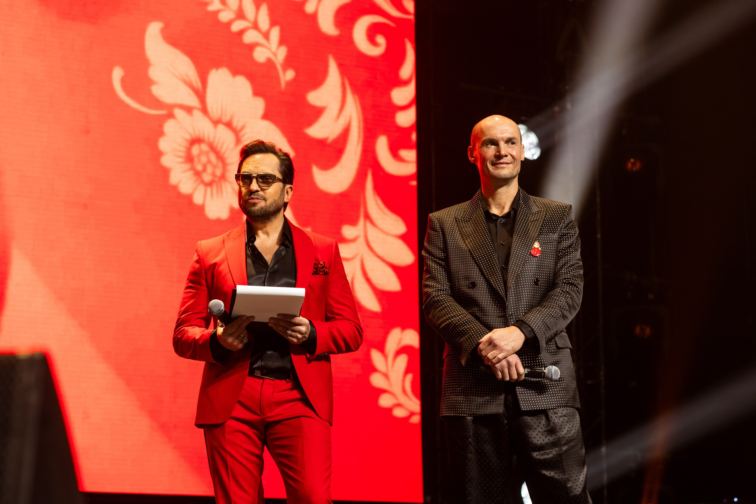 ЗОЛОТОЙ РЕКОРД — А-ЛЯ РУС!. ФОТОГРАФ ВАШИХ ЛУЧШИХ СОБЫТИЙ