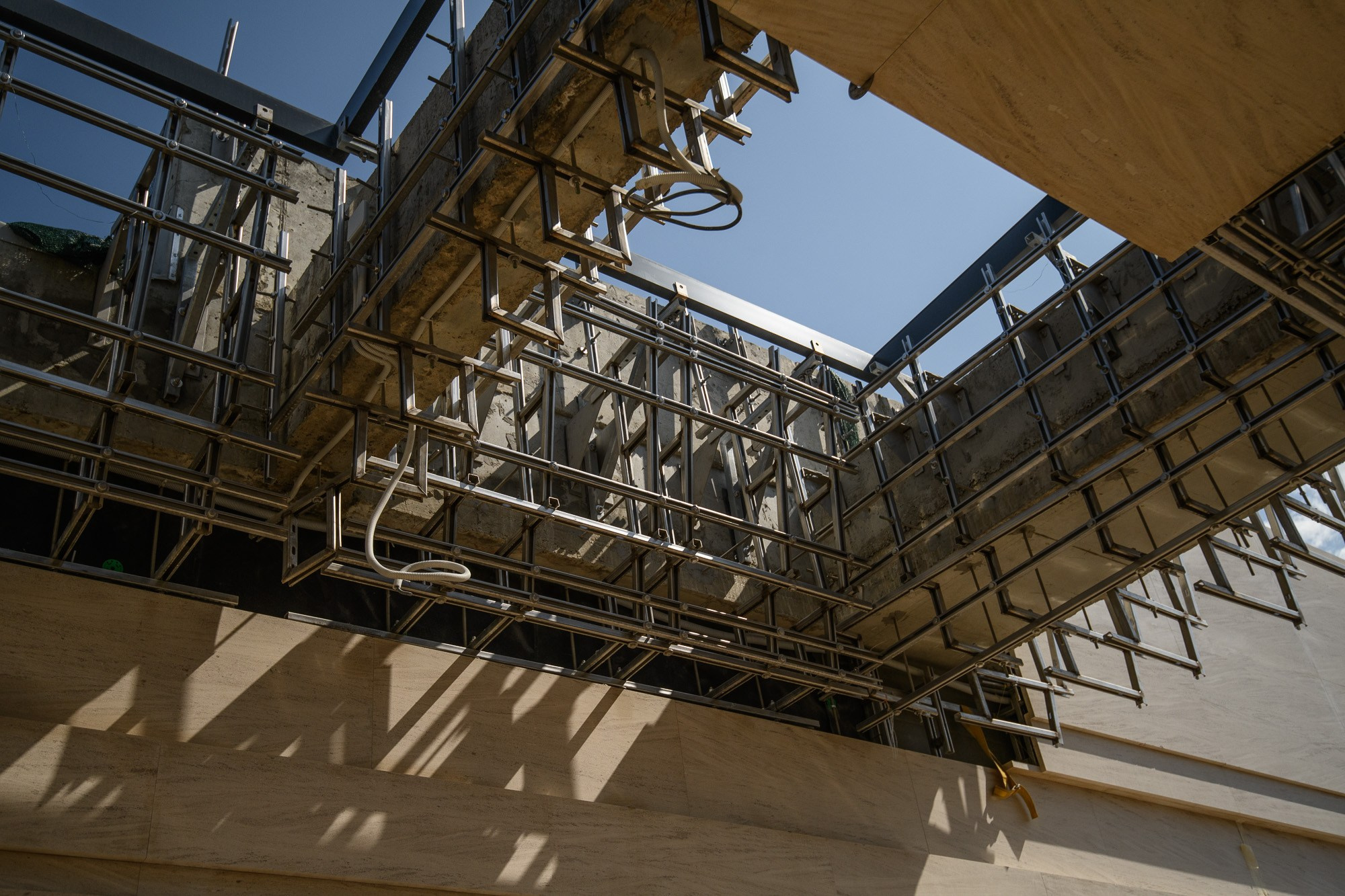 Облицовка фасадов здания камнем. Профессиональная фотосъемка. Ростов-на-Дону